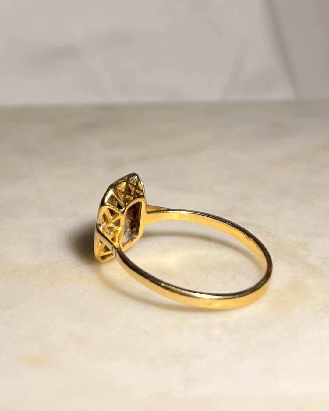 Anillo Art Déco de zafiro y diamantes "Louise"