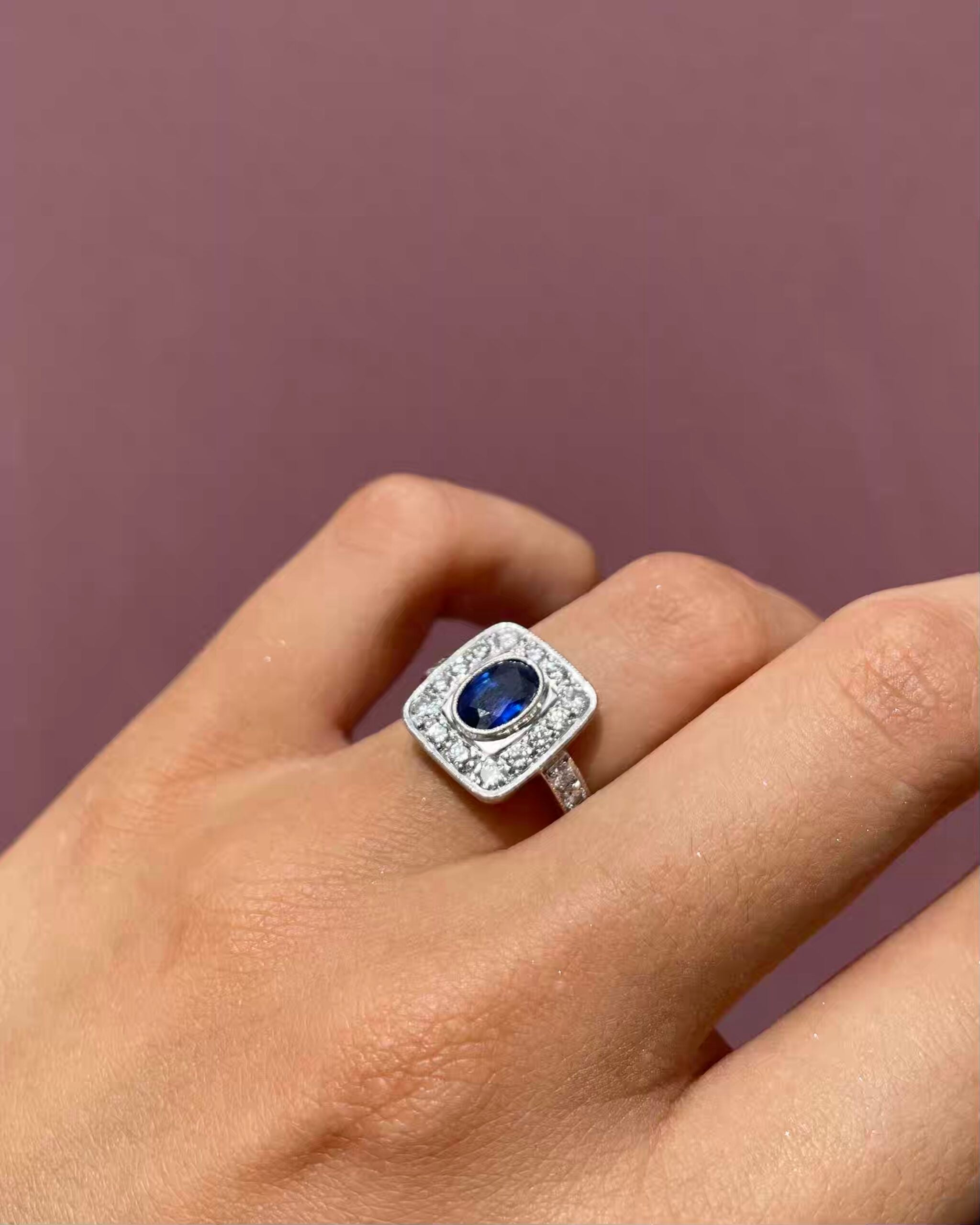 Art Deco Style Ring with 1.05 Carat Sapphire and Diamonds "Giuseppa"