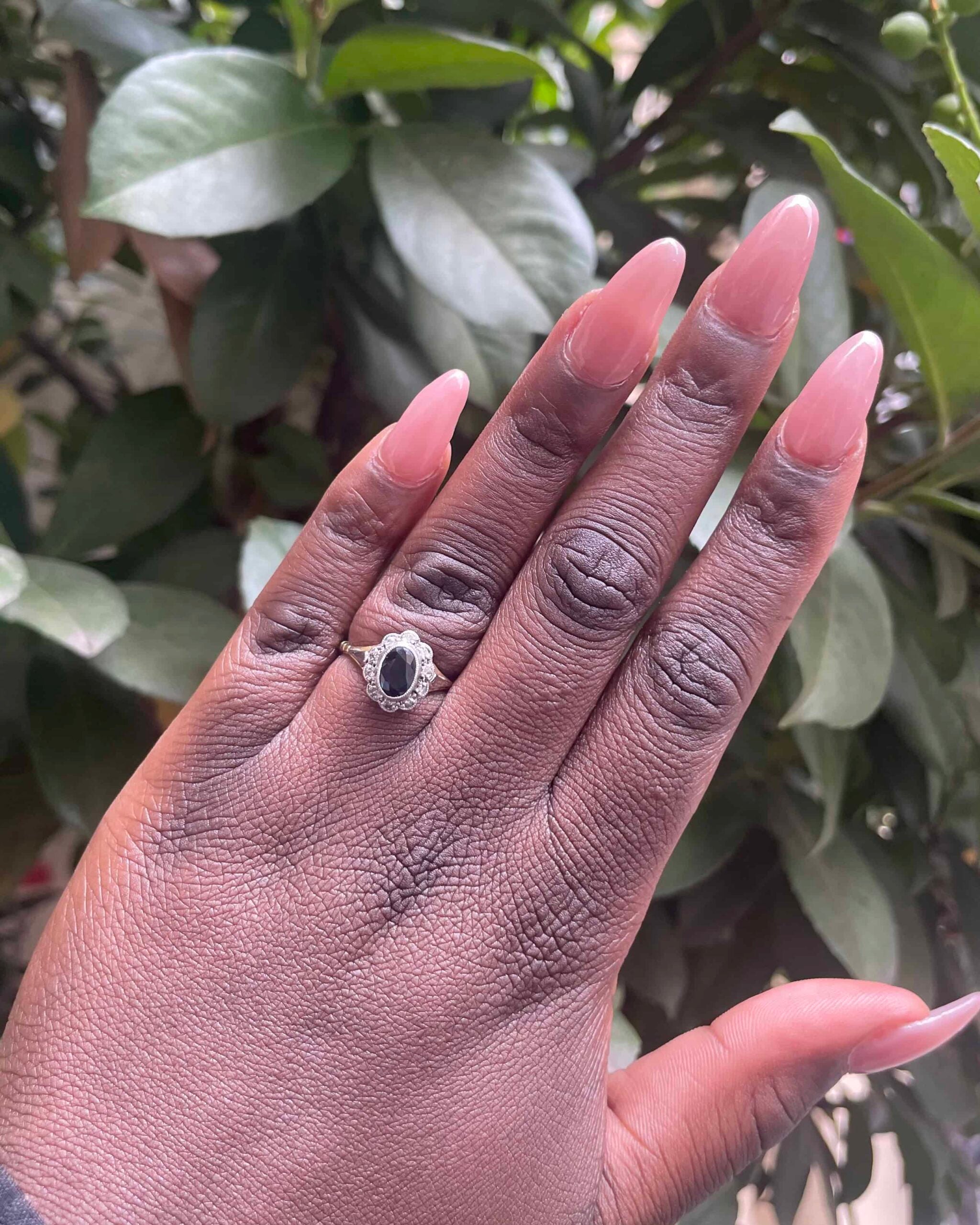 Bague Marguerite Saphir 0.80 Carat & 10 Diamants "Marnie"