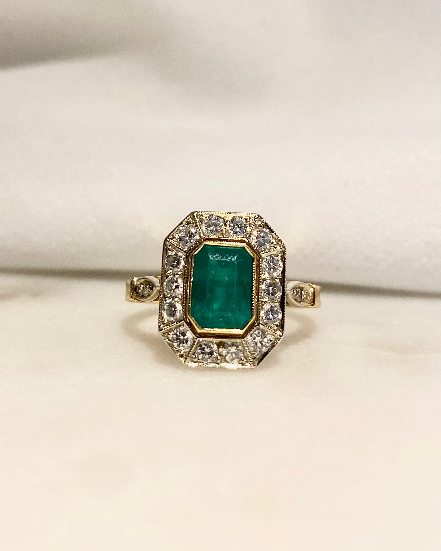 Bague Art-déco Emeraude 1 carat & Diamants "Pera"