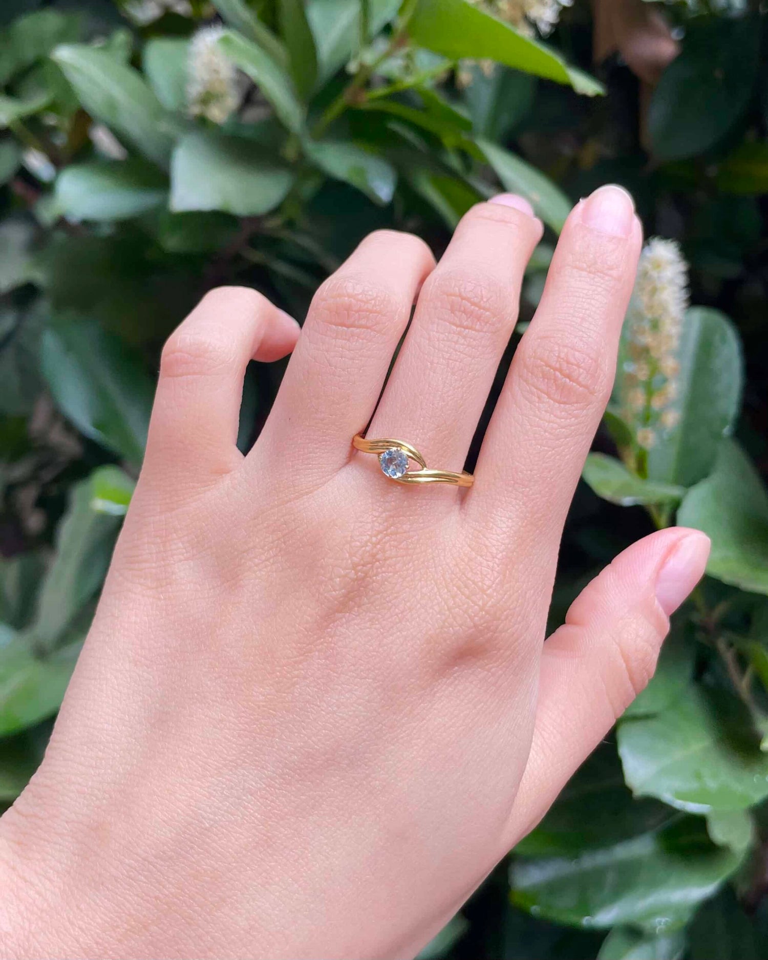 Anillo solitario de aguamarina "Lya"