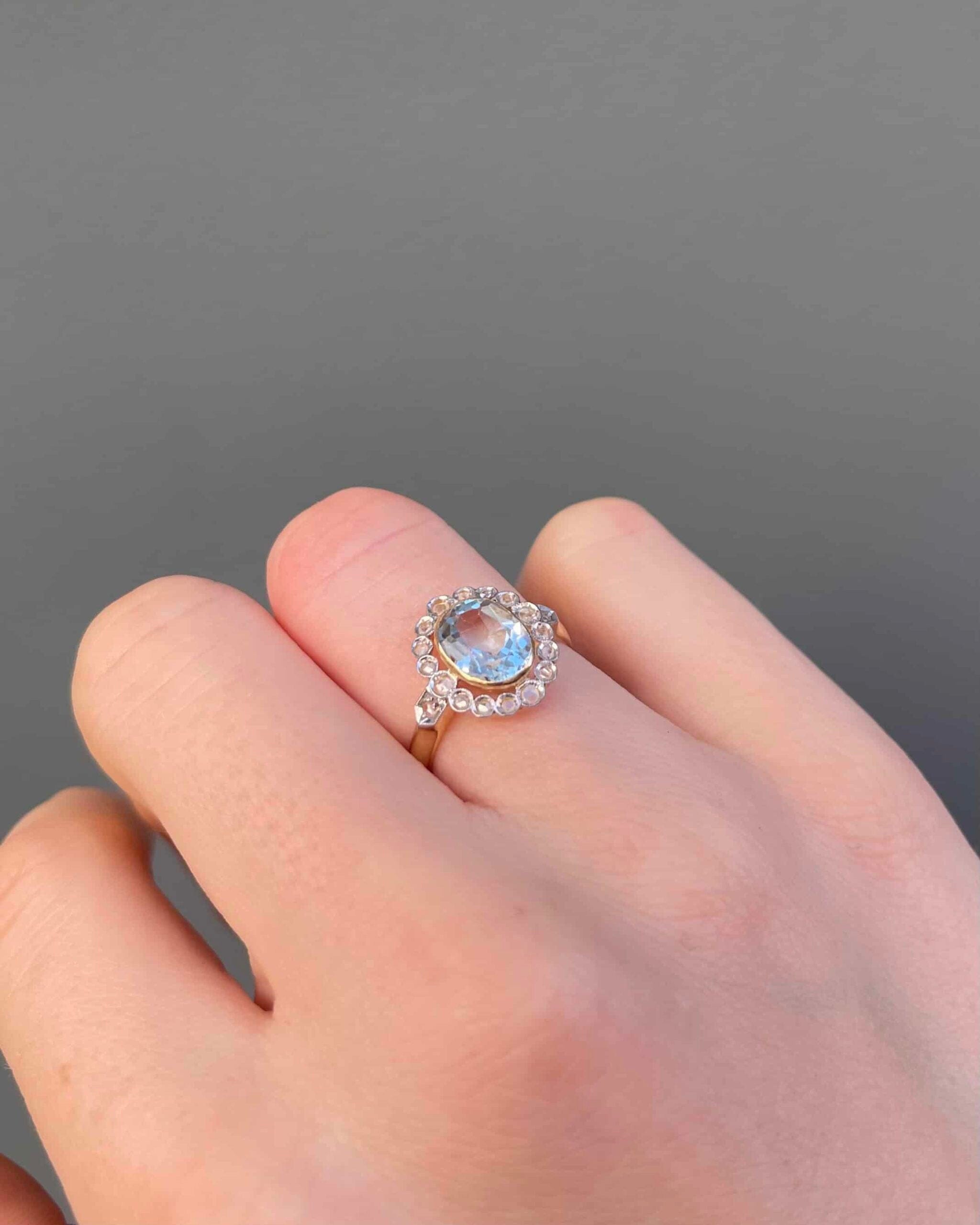 Bague Marguerite Art-Déco Topaze 2.10 carats & 18 Diamants "Willow"