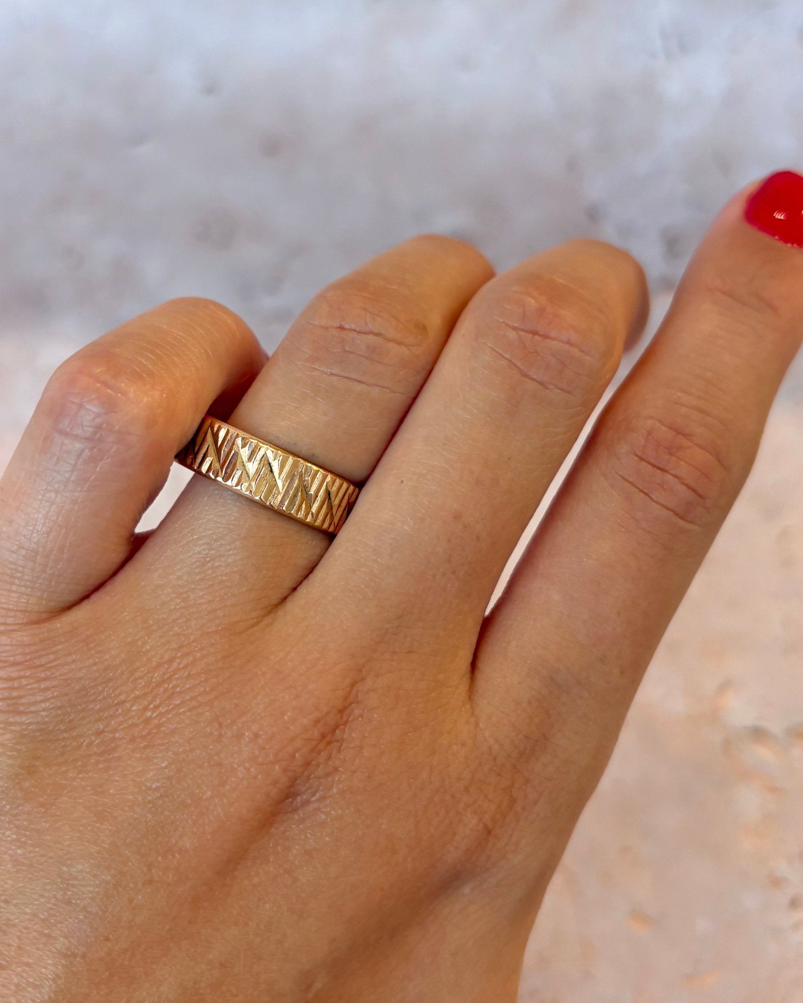 Bague Alliance Jonc Or Jaune 18 carats 5.9 mm "Tia" - Elliade Paris