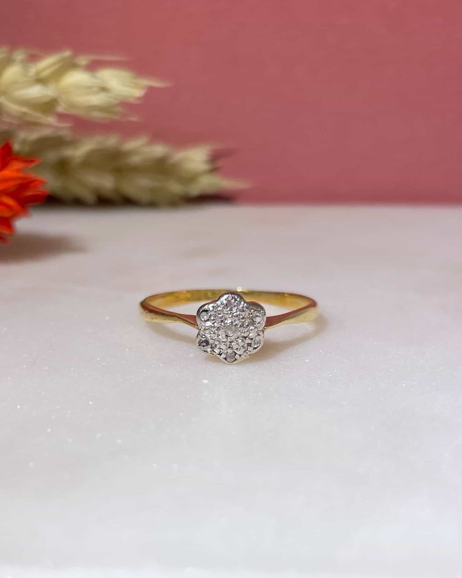 Anillo Art Déco con margaritas de diamantes "Samantha"