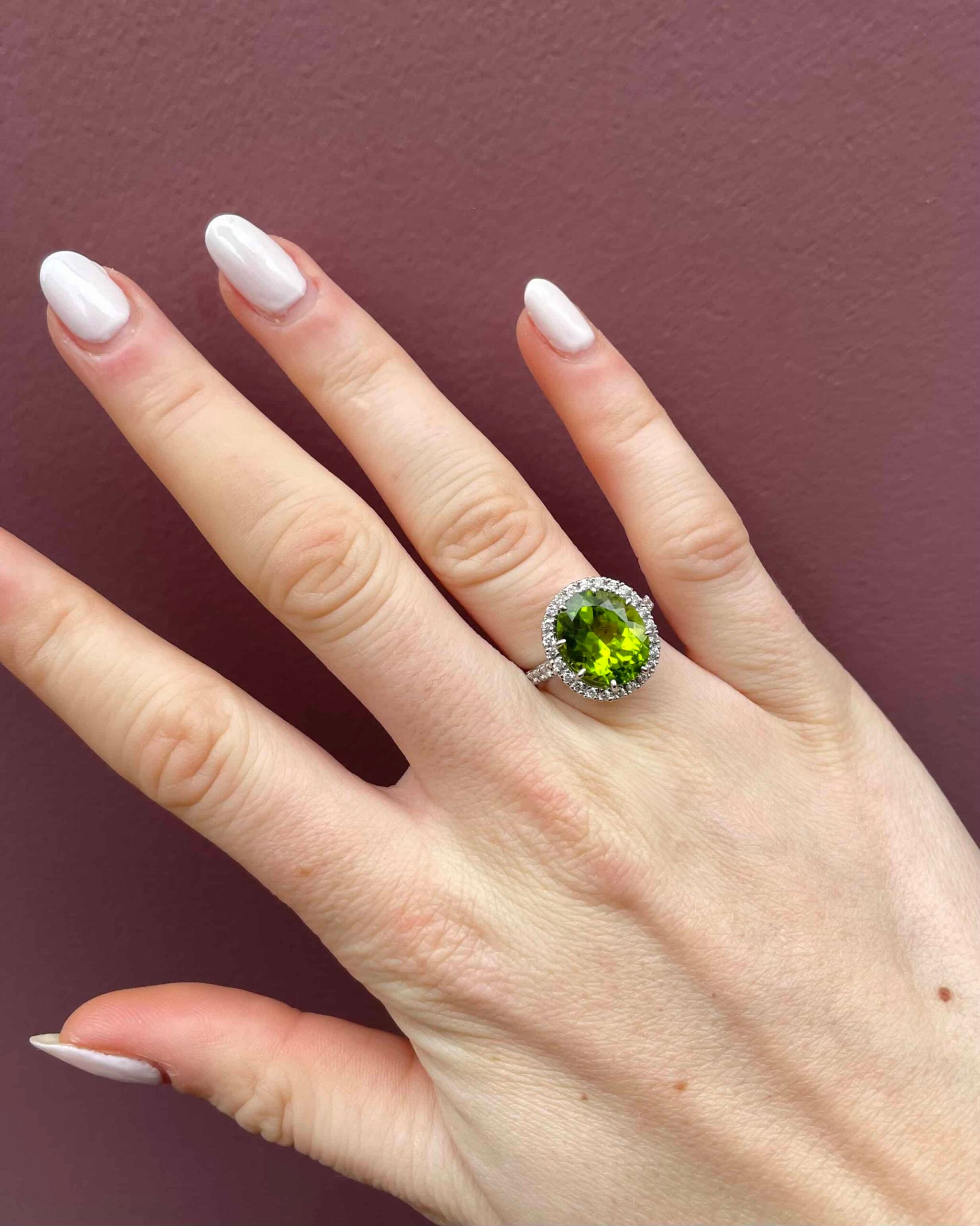 Bague Marguerite Péridot 7.70 Carats & 44 Diamants "Olivia"
