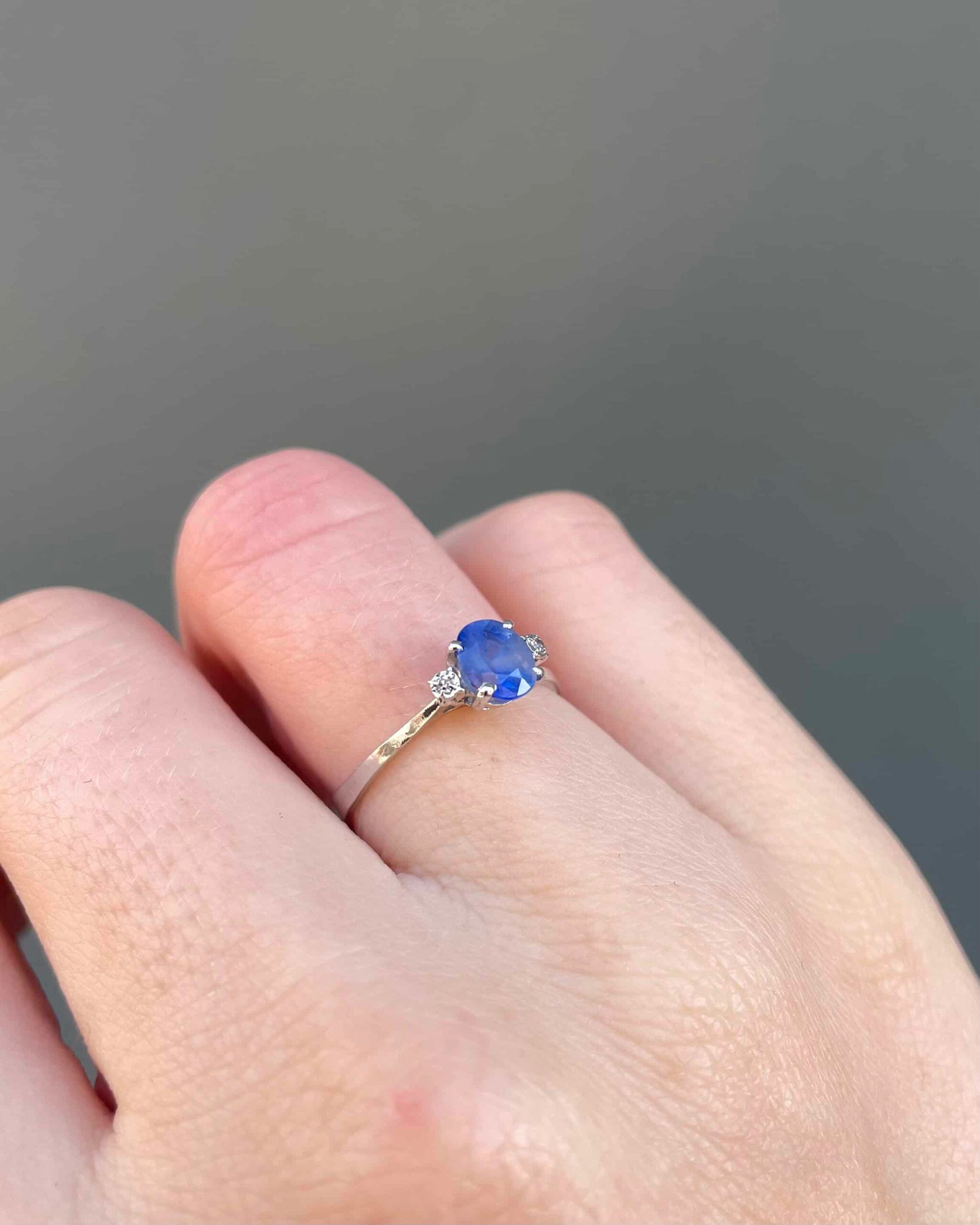 Bague Trilogie Saphir 0.90 carat & Diamants "Angèle"