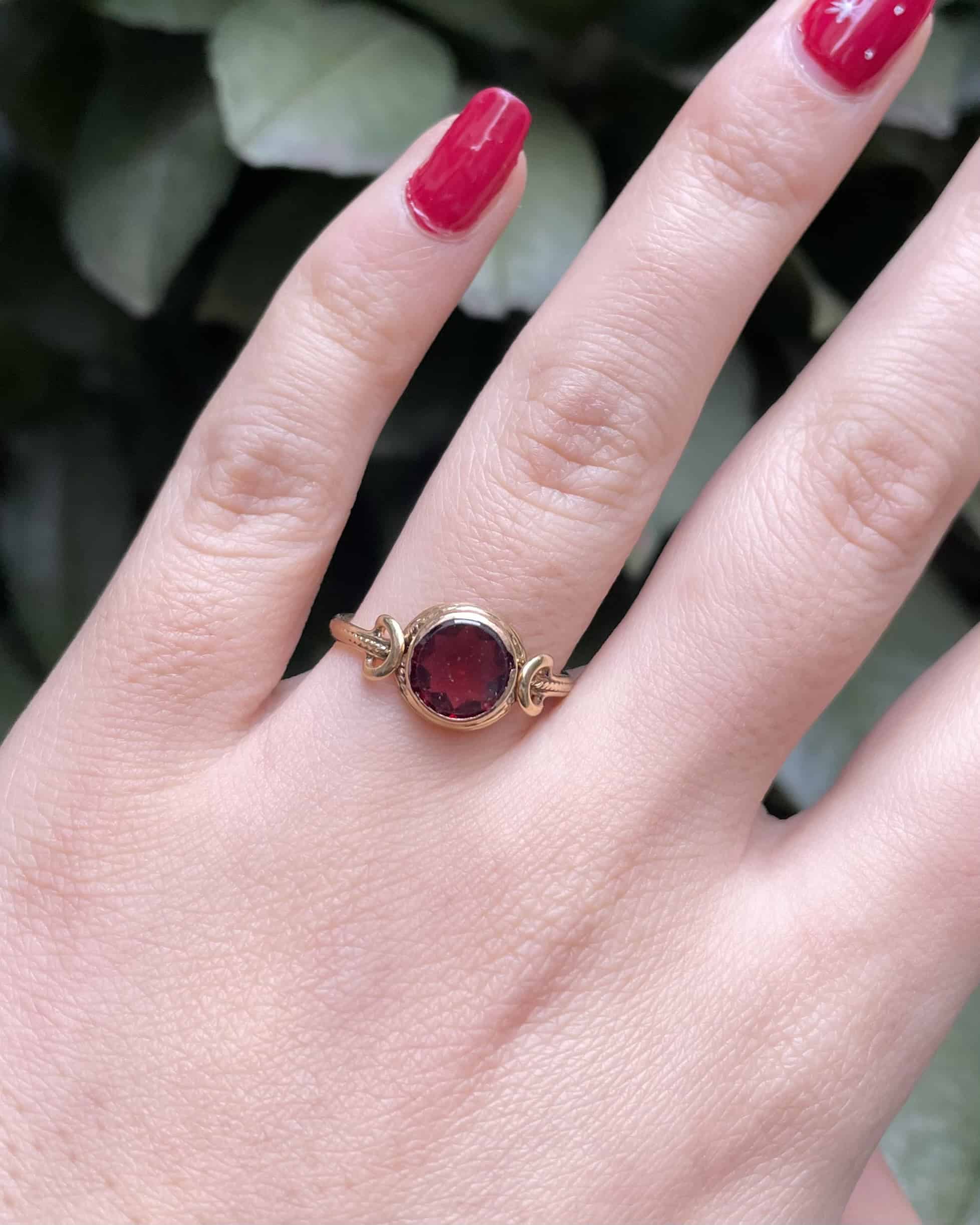 Bague Solitaire Grenat 1.10 carat "Laurel"