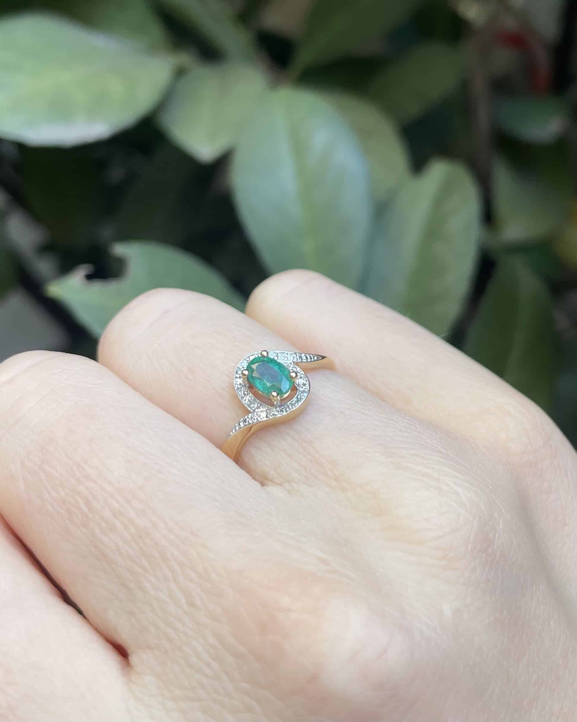 Bague Vintage Tourbillon Émeraude & Diamants "Astelle" - Elliade Paris