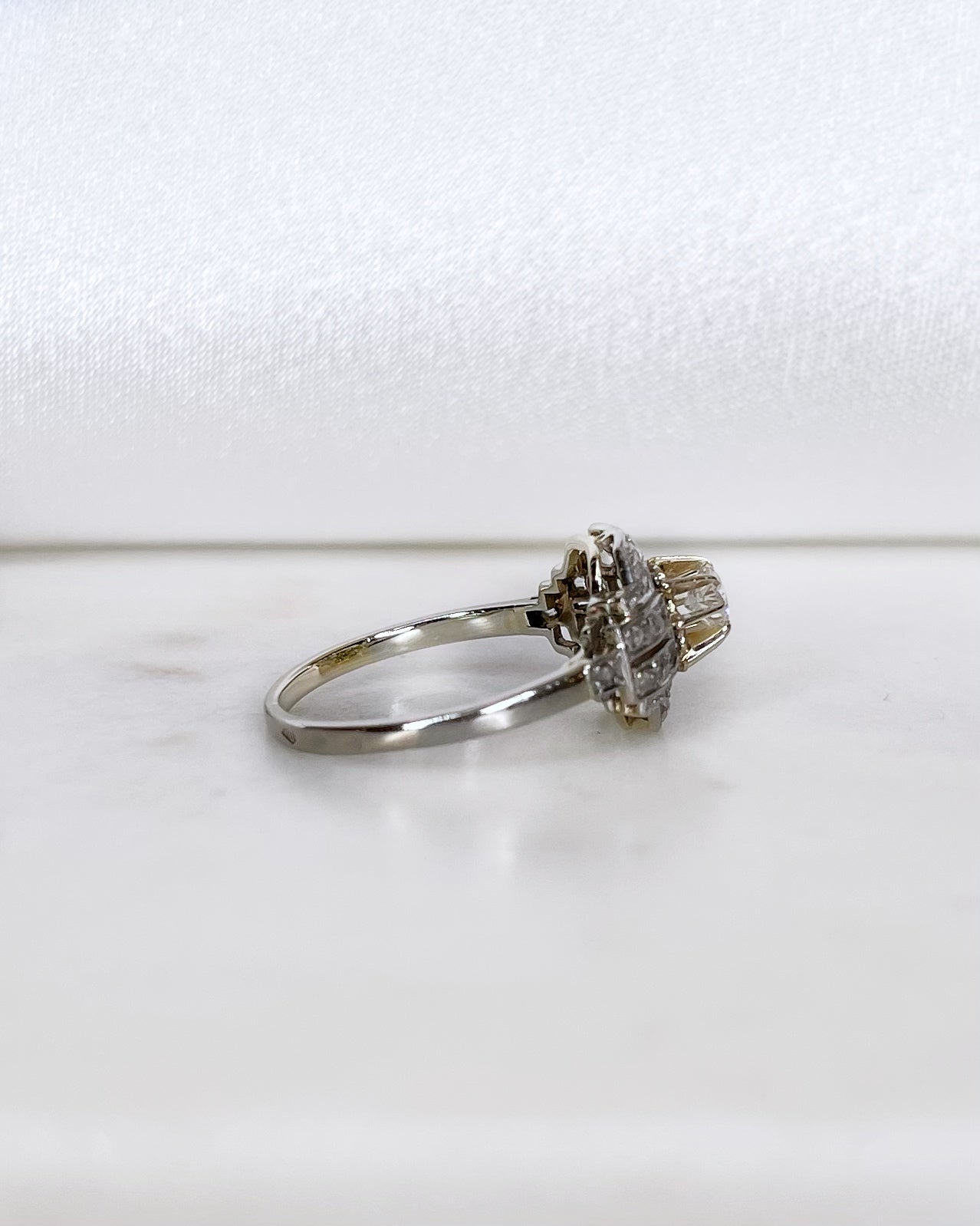 Bague Art - Déco 25 Diamants "Vényra" - Elliade Paris