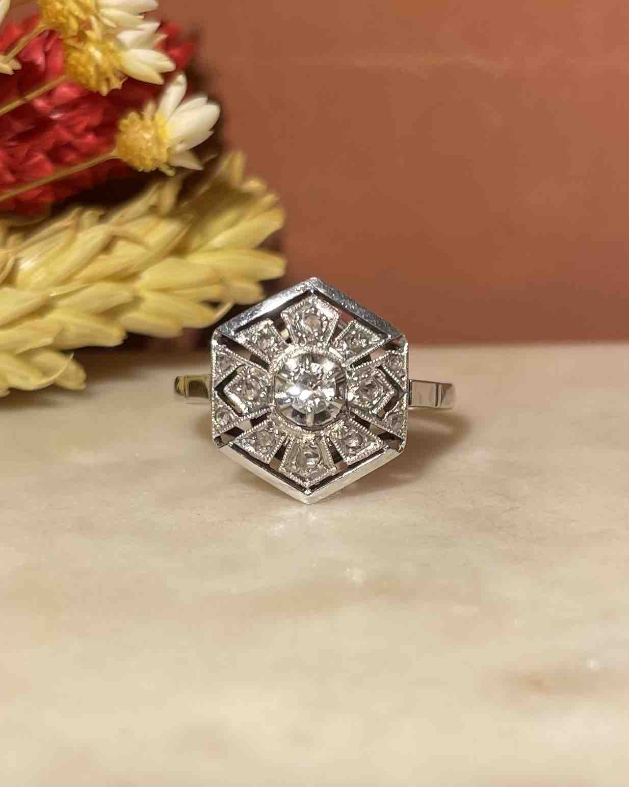 Anillo Art Déco de 9 diamantes "Lauriana"