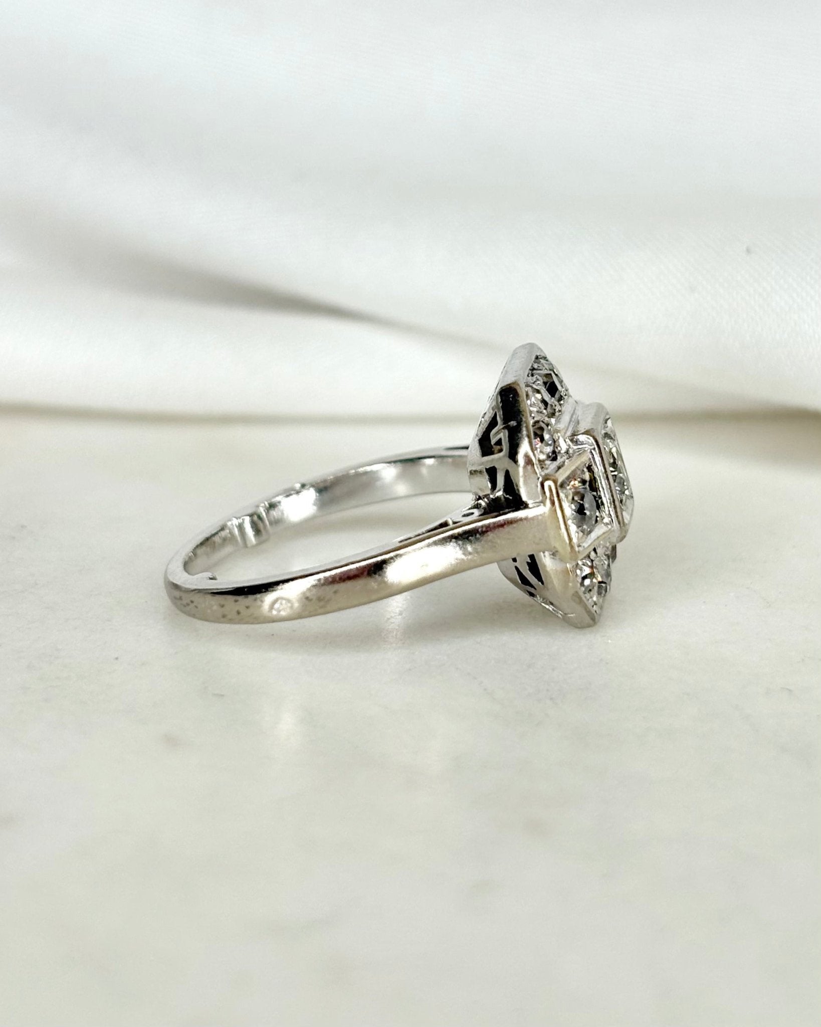 Bague Art Déco Diamants 0.79 carat & Or 18 carats 6.25 g "Ava" - Elliade Paris