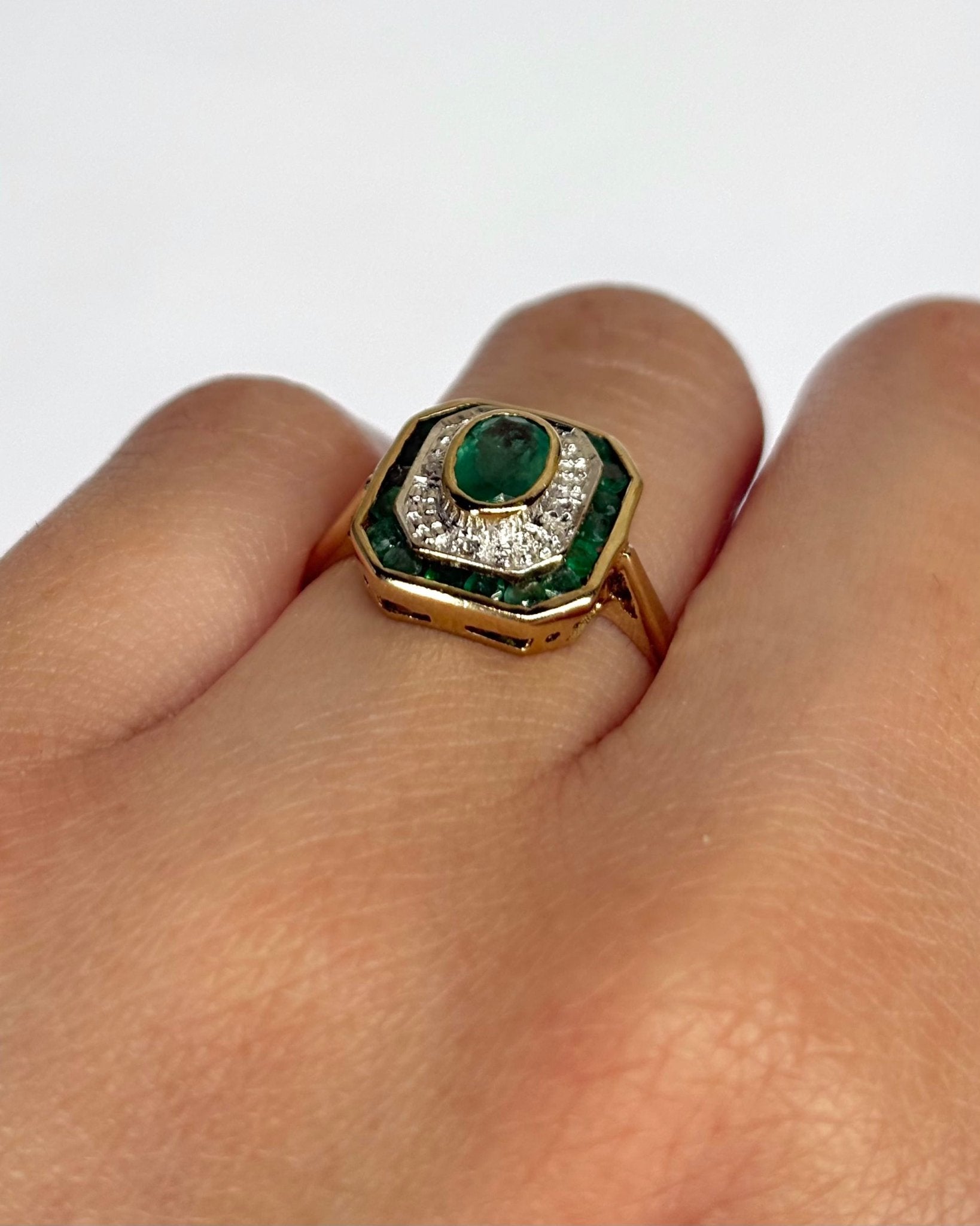 Bague Art Déco Émeraude 0.62 carat & Diamants "Elena" - Elliade Paris