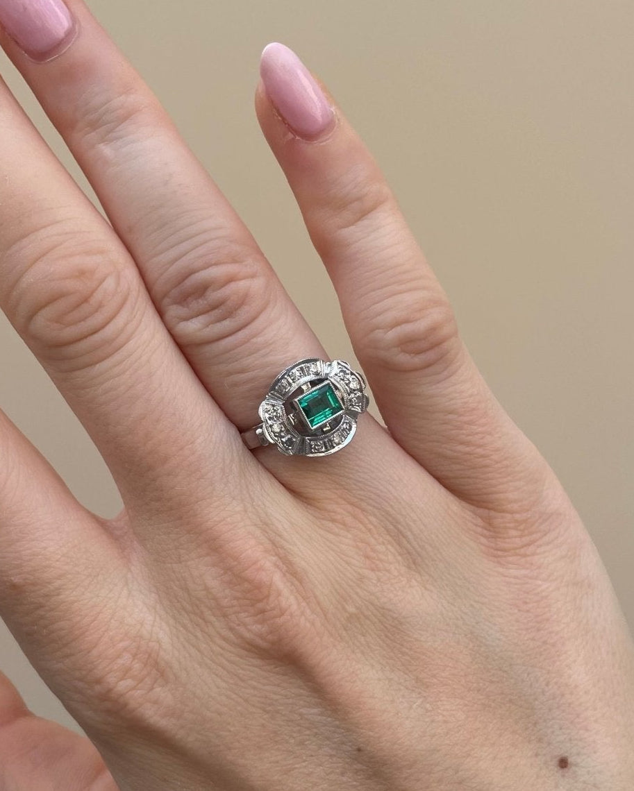 Bague Art - Déco Emeraude 0.70 carat & Diamants "Agathe" - Elliade Paris
