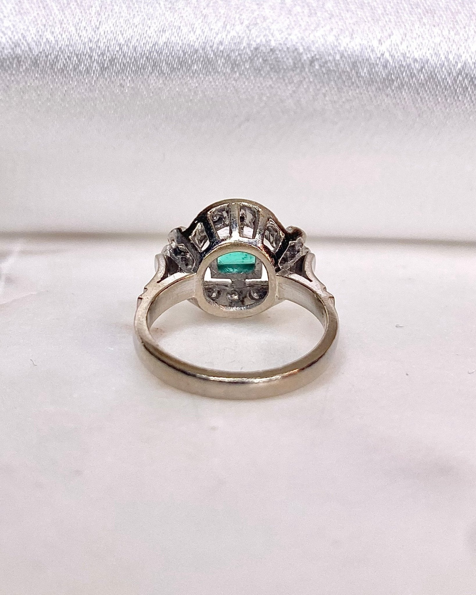 Bague Art - Déco Emeraude 0.70 carat & Diamants "Agathe" - Elliade Paris