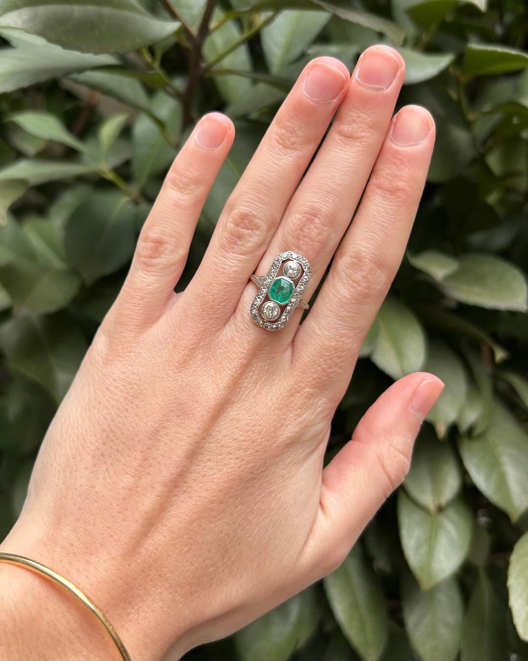 Bague Art - Déco Emeraude 0.85 carat & Diamants 1.02 carat "Aurore" - Elliade Paris