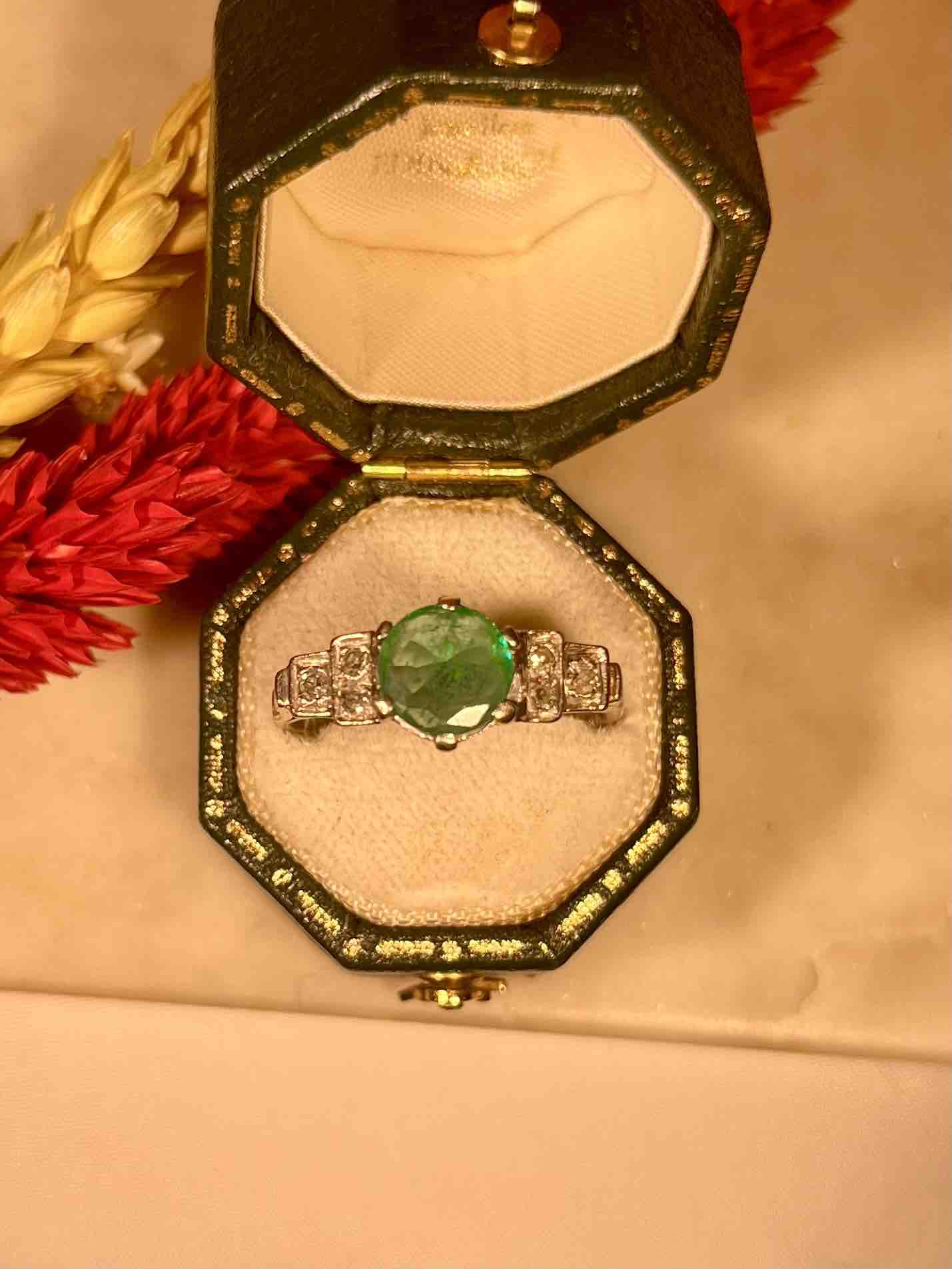 Bague Art - Déco Émeraude 1 Carat et Diamants "Kary" - Elliade Paris