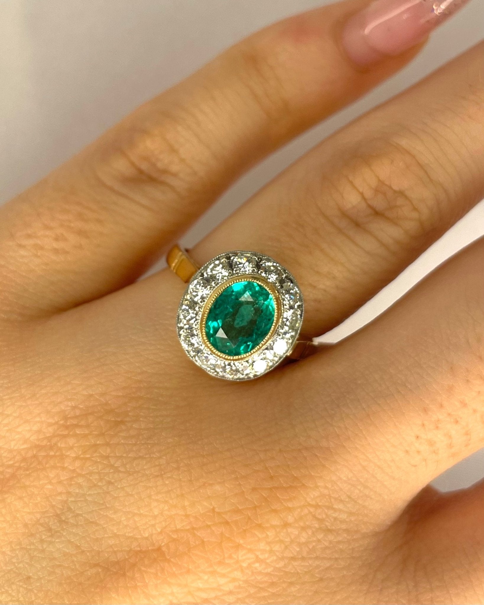 Bague Art Déco Émeraude 1.10 carat & Diamants 0.36 carat "Lola" - Elliade Paris