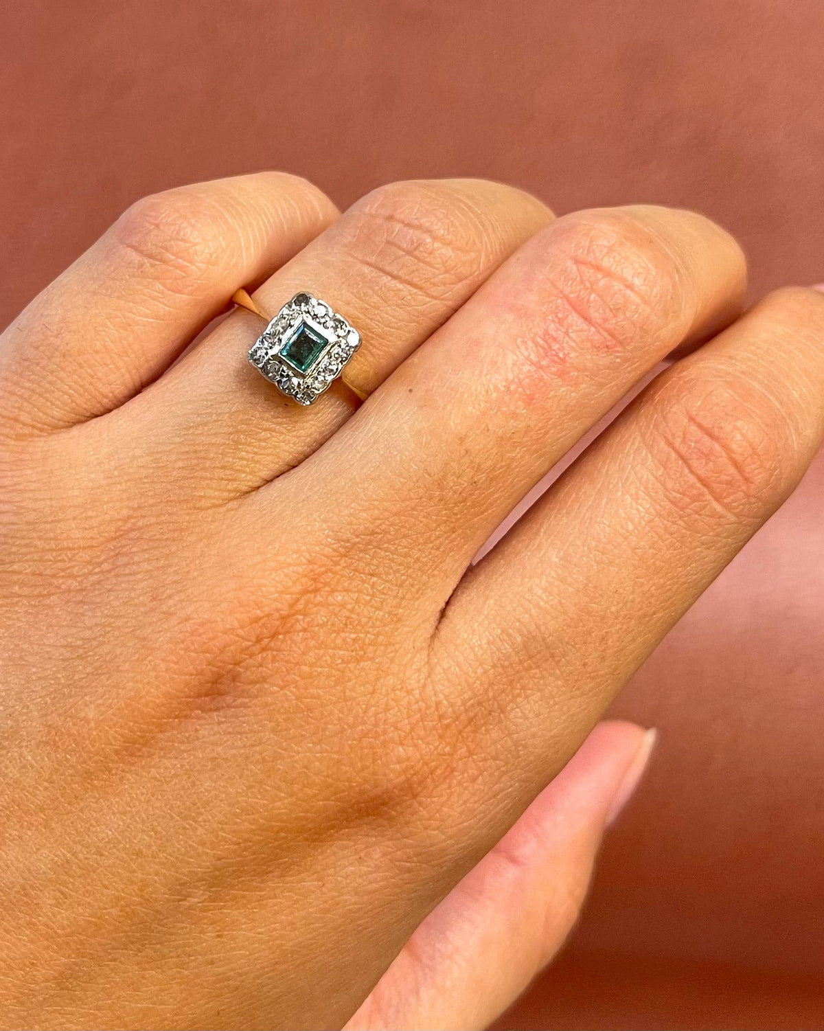 Bague Art-Déco Émeraude & Diamants 0.42 carat "Rebeca" - Elliade Paris