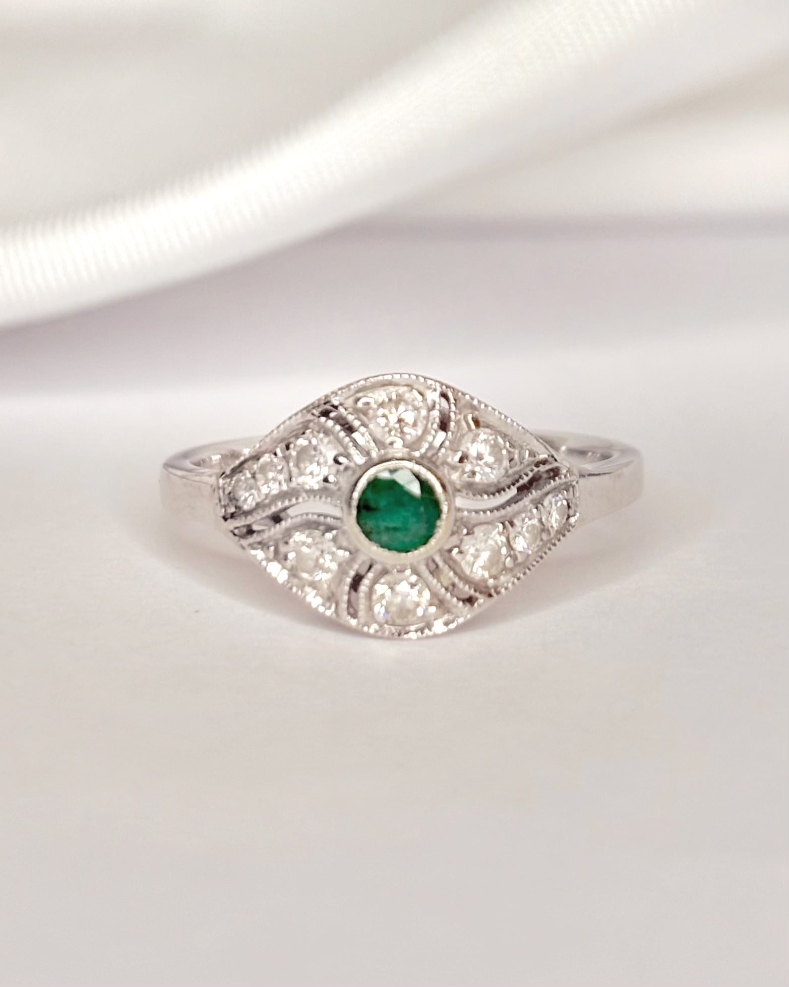 Bague Art-Déco Émeraude & Diamants "Mara" - Elliade Paris