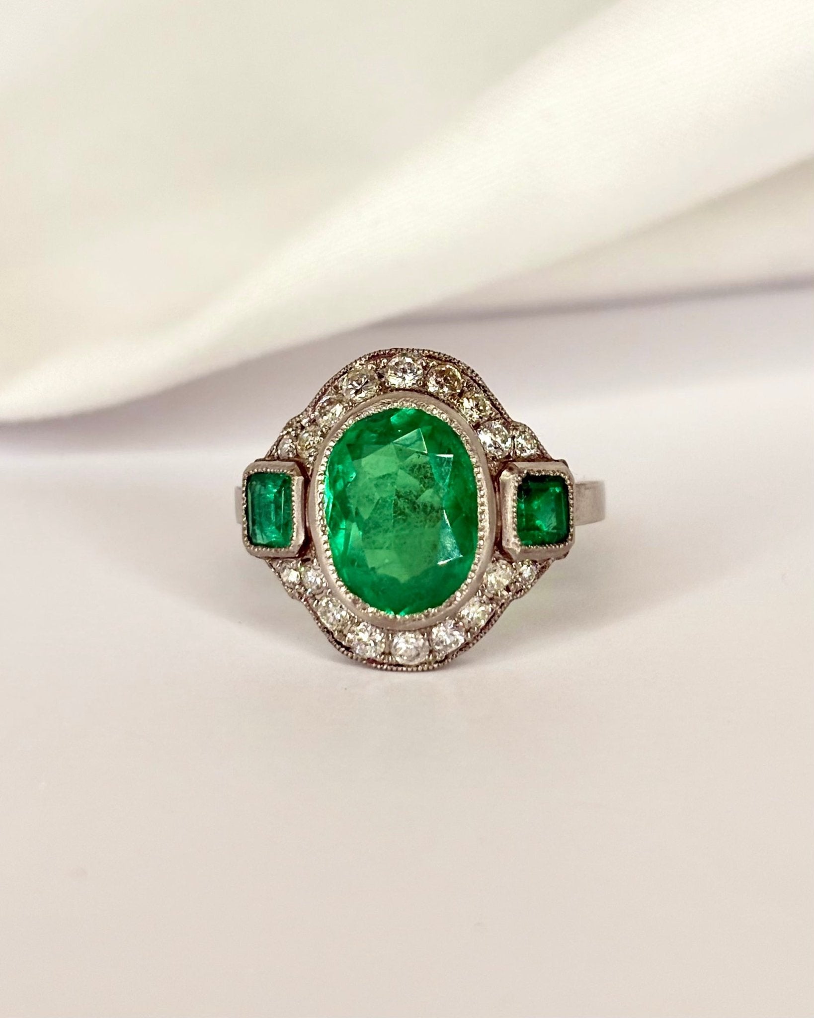 Bague Art Deco Emeraudes 2.72 carats & Diamants "Louisa" - Elliade Paris