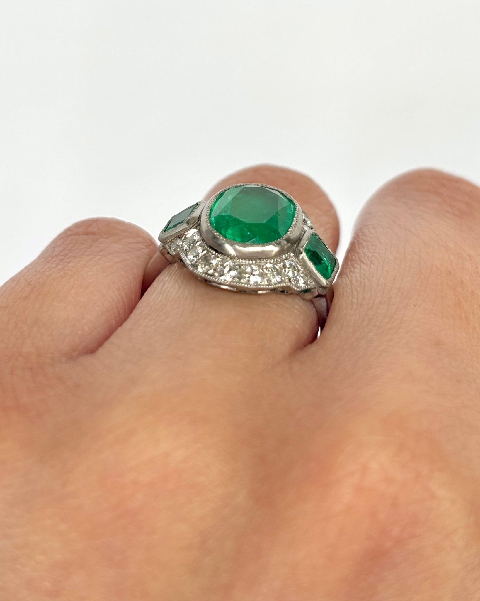 Bague Art Deco Emeraudes 2.72 carats & Diamants "Louisa" - Elliade Paris