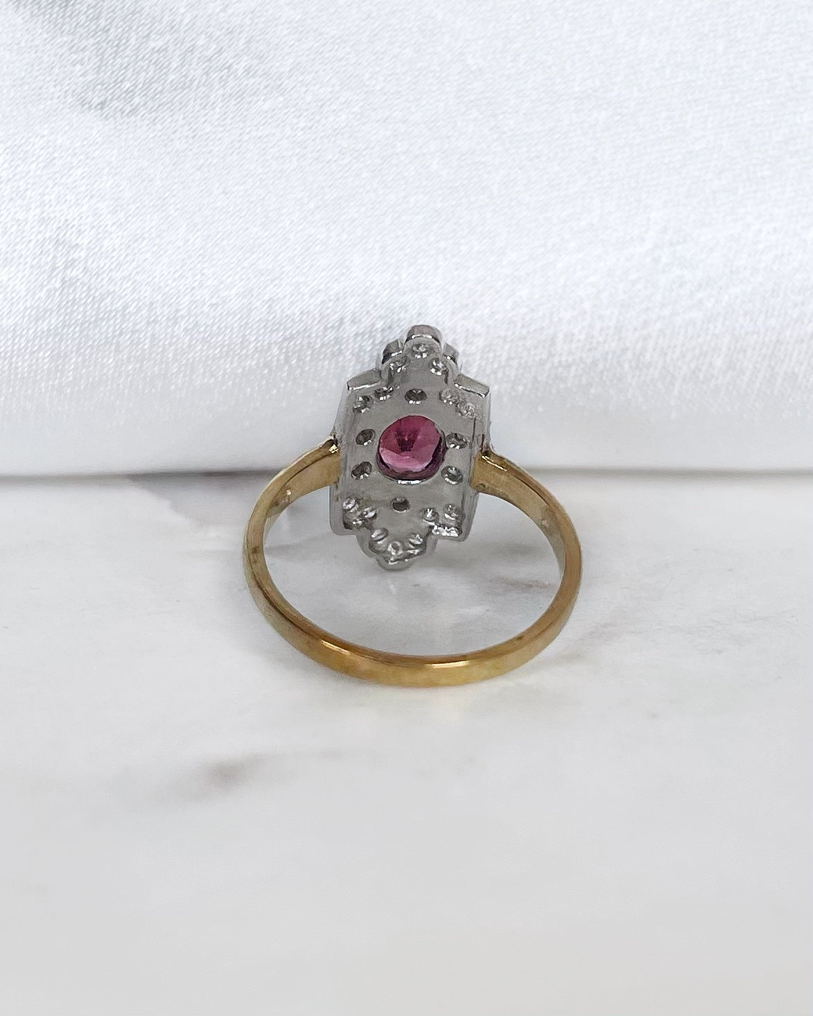 Bague Art - Déco Grenat 1.10 carat & Diamants "Priscille" - Elliade Paris