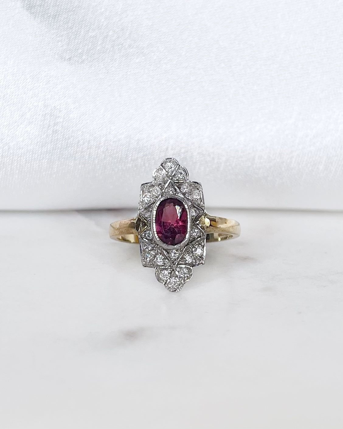 Bague Art - Déco Grenat 1.10 carat & Diamants "Priscille" - Elliade Paris