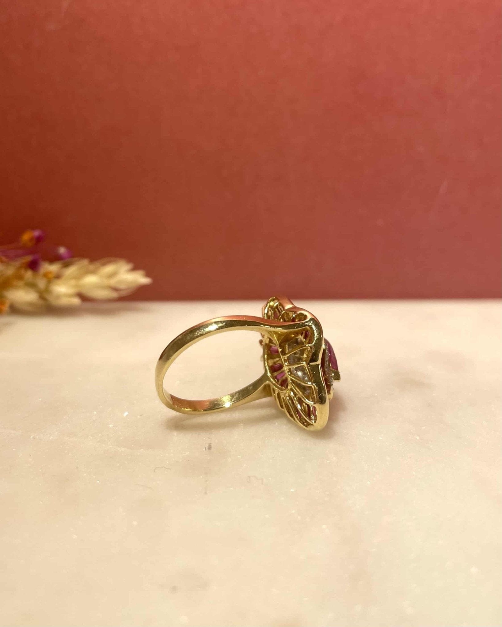 Bague Art - Déco Jupon 25 Rubis 1.32 carat & 16 diamants "Rosalie" - Elliade Paris