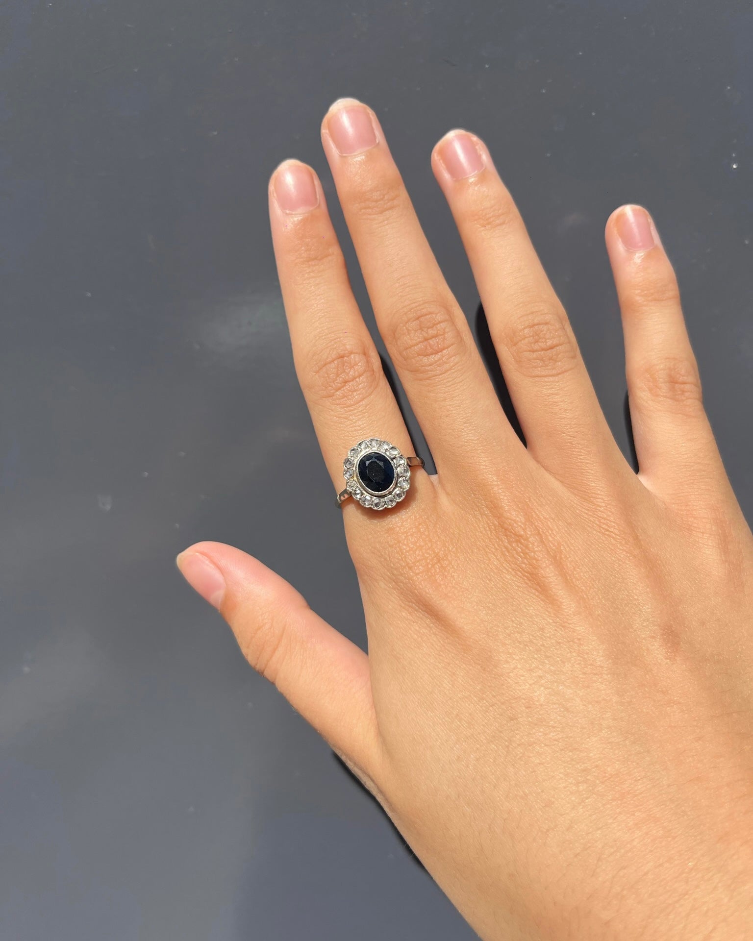 Bague Art - déco Marguerite Saphir & Diamants "Eloris" - Elliade Paris