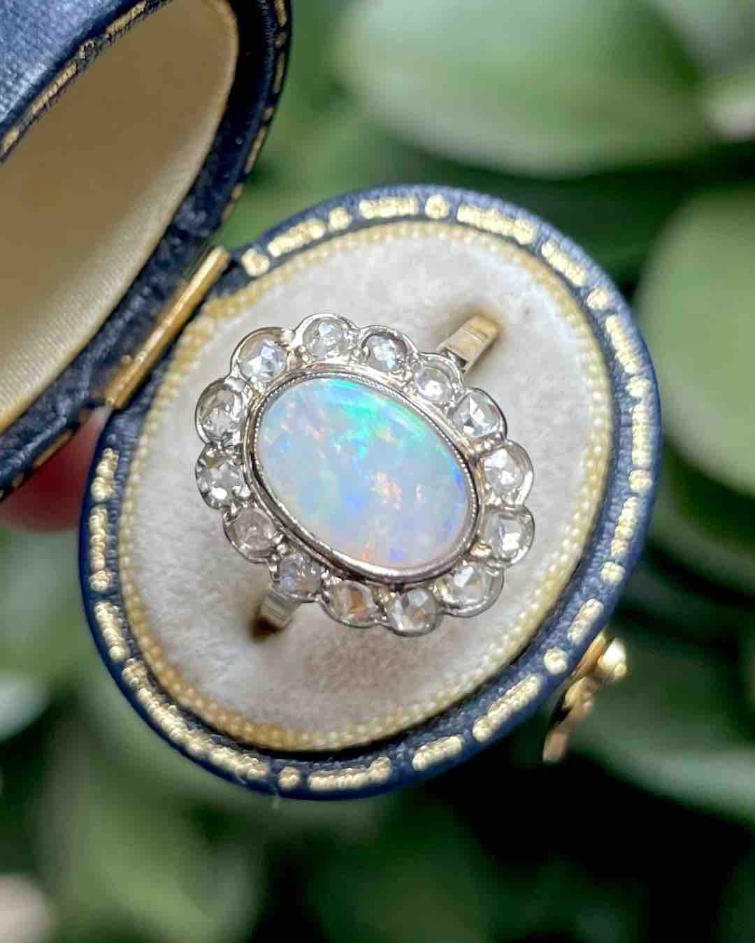 Bague Art - Déco Opale & 14 Diamants "Zavia" - Elliade Paris