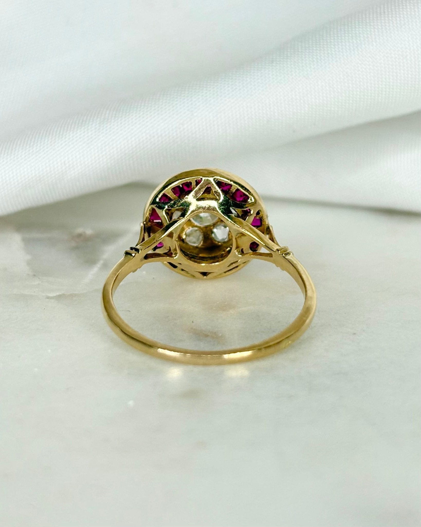 Bague Art déco Rubis 0.54 carat & 7 Diamants "Elena" - Elliade Paris