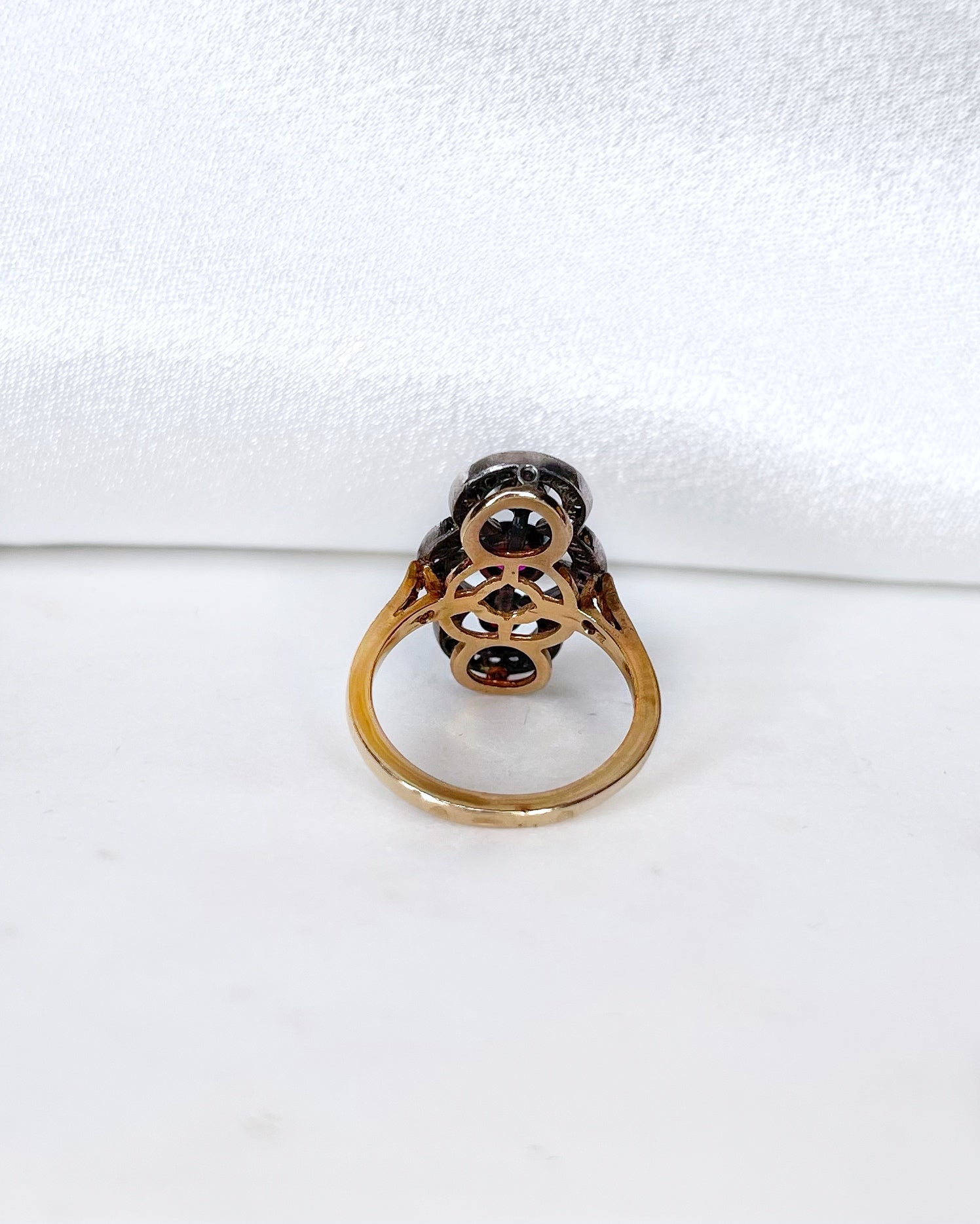 Bague Art - Déco Rubis 0.70 carat & 42 Diamants "Élise" - Elliade Paris