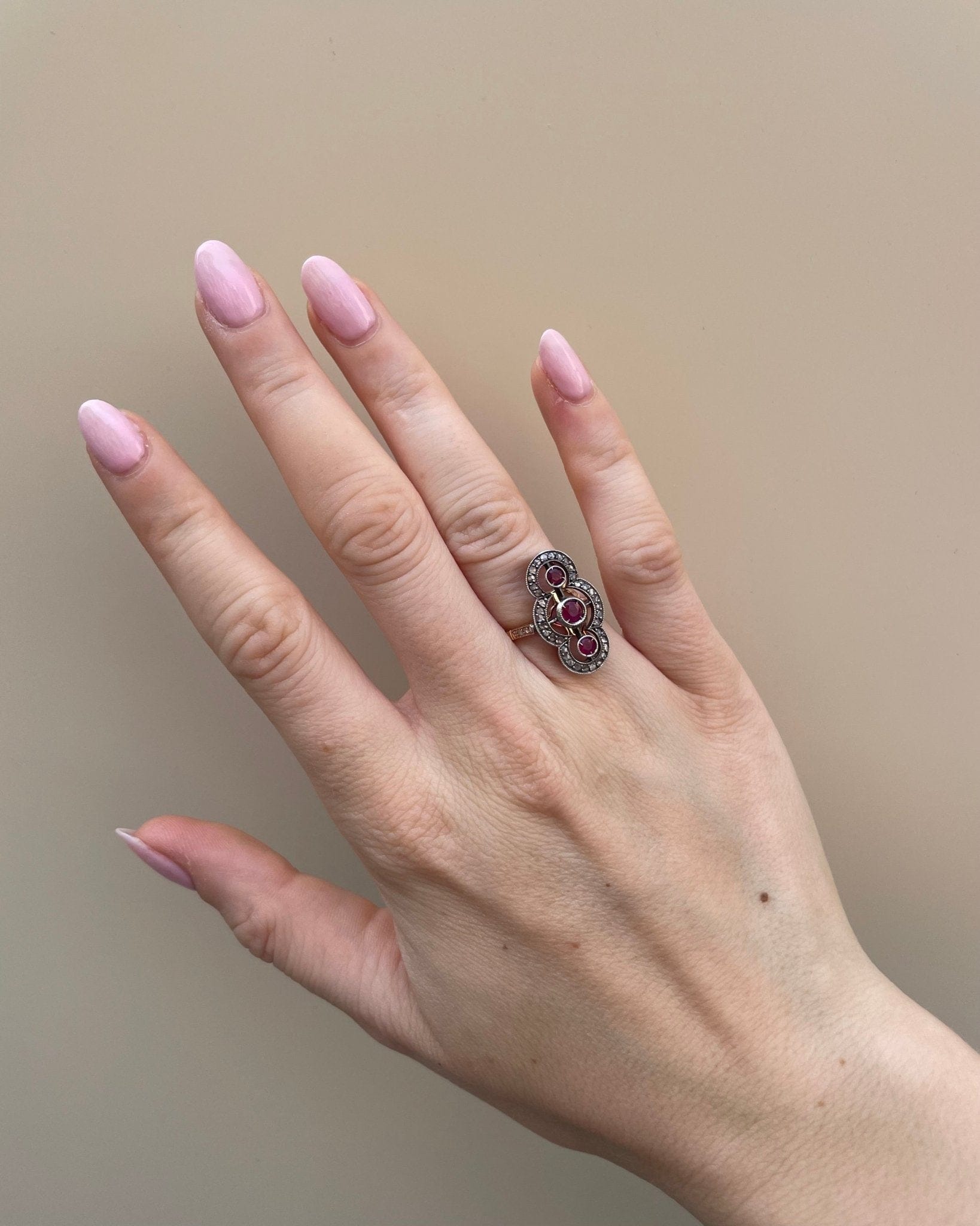 Bague Art - Déco Rubis 0.70 carat & 42 Diamants "Élise" - Elliade Paris