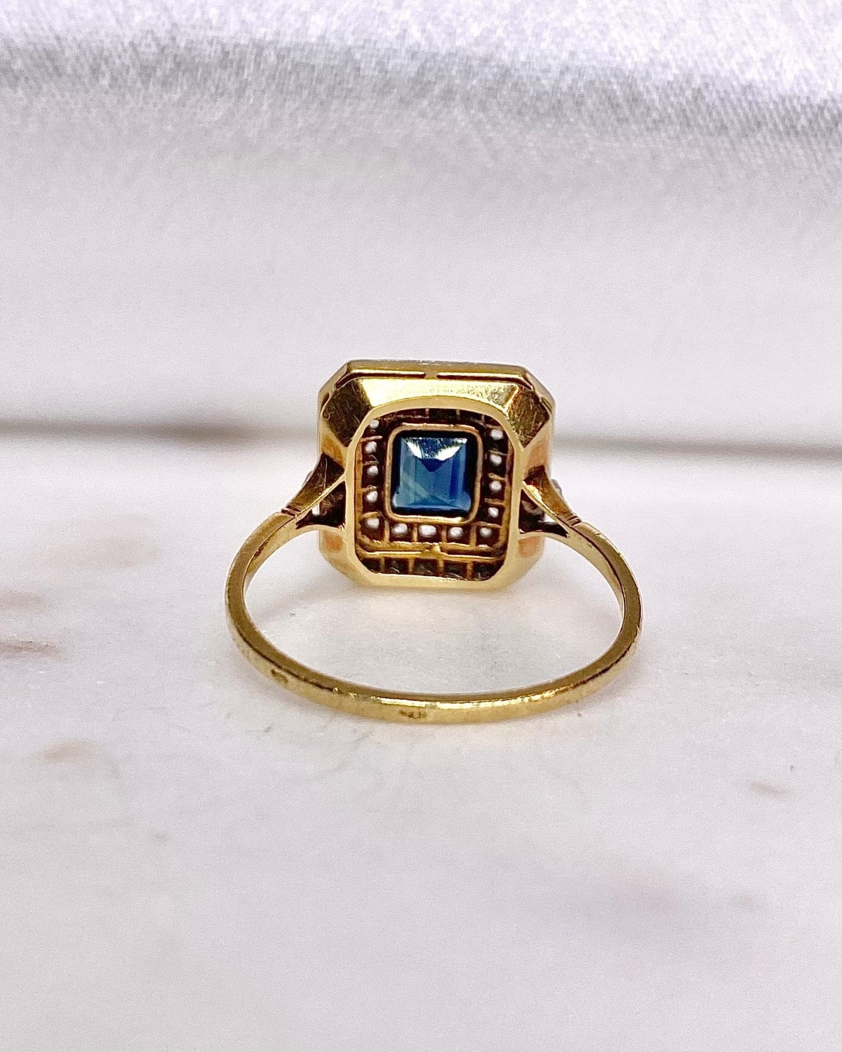 Bague Art - Déco Saphir 0.70 carat & Diamants "Azélaé" - Elliade Paris