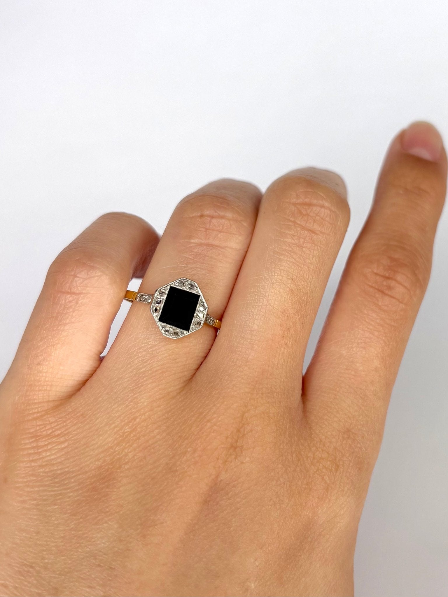 Bague Art Déco Saphir 1.45 carat & Diamants "Vincianne" - Elliade Paris