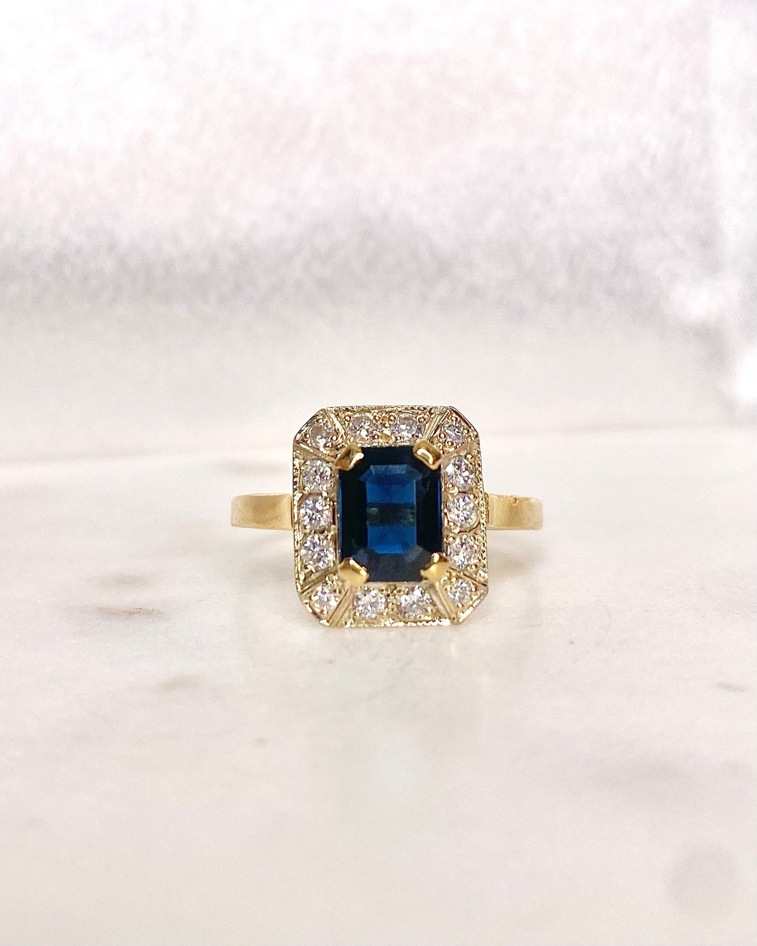 Bague Art - Déco Saphir 1.70 carat & Diamants “Joana” - Elliade Paris