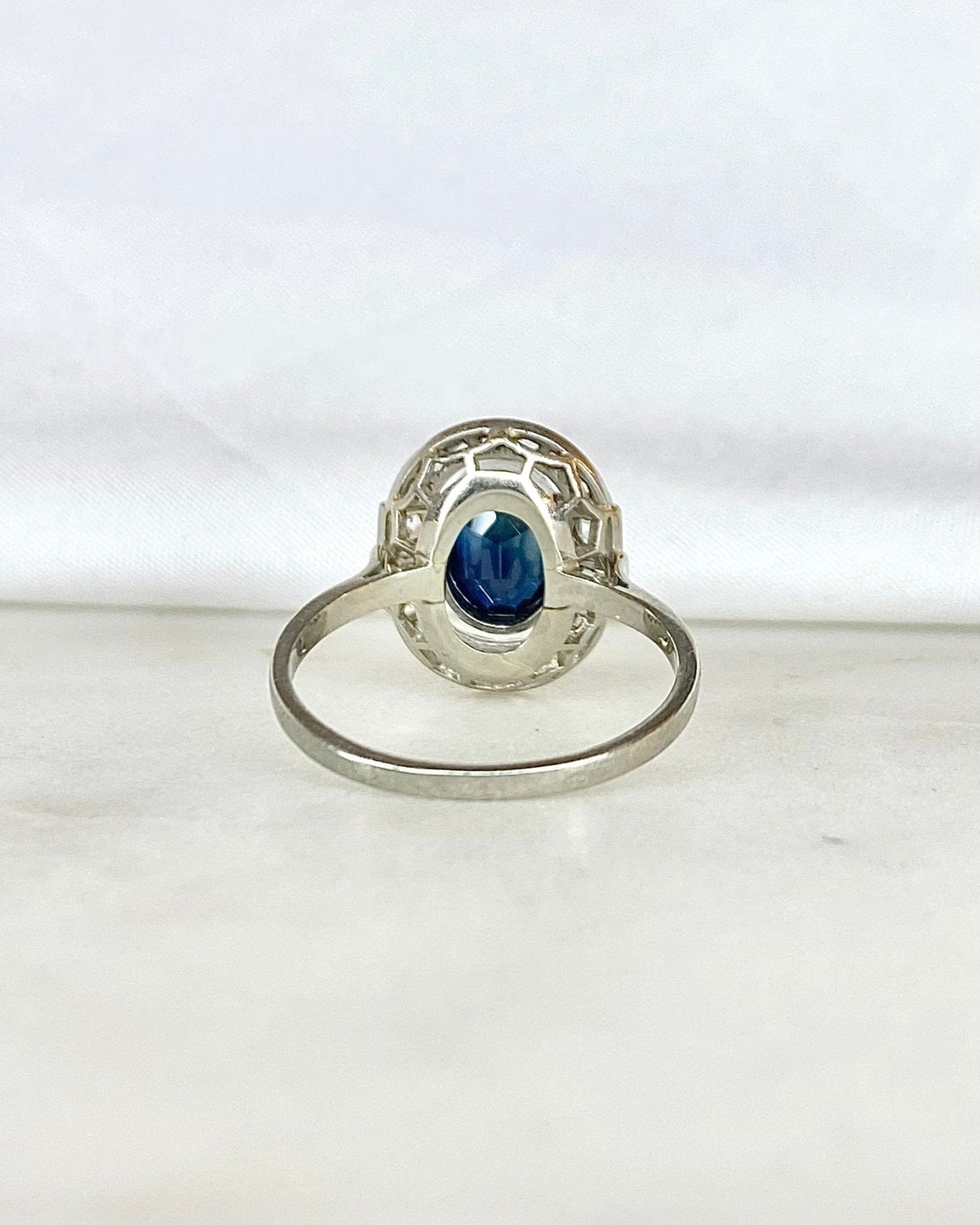 Bague Art Déco Saphir 1.80 carat & Diamants "Amandine" - Elliade Paris