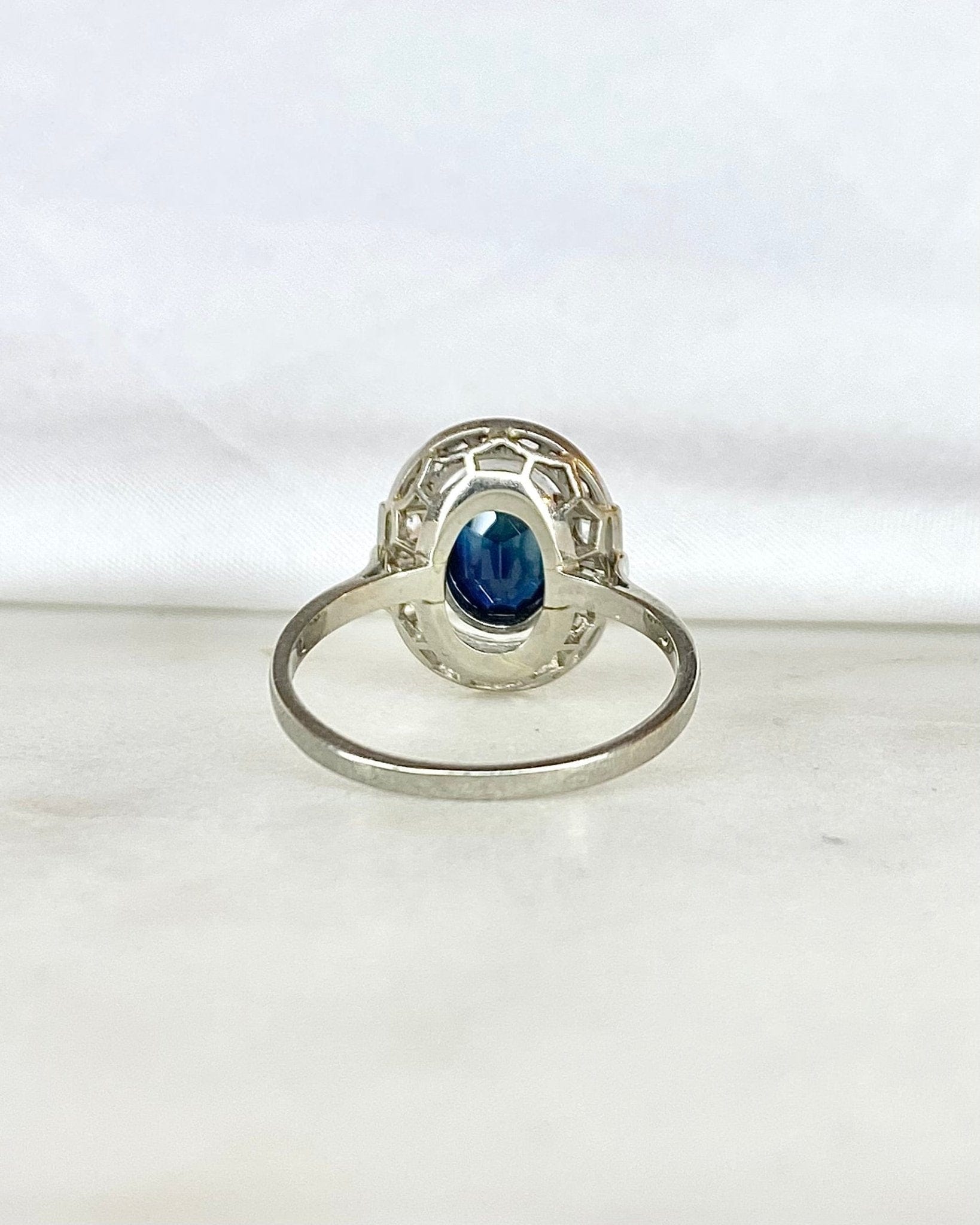 Bague Art Déco Saphir 1.80 carat & Diamants "Amandine" - Elliade Paris