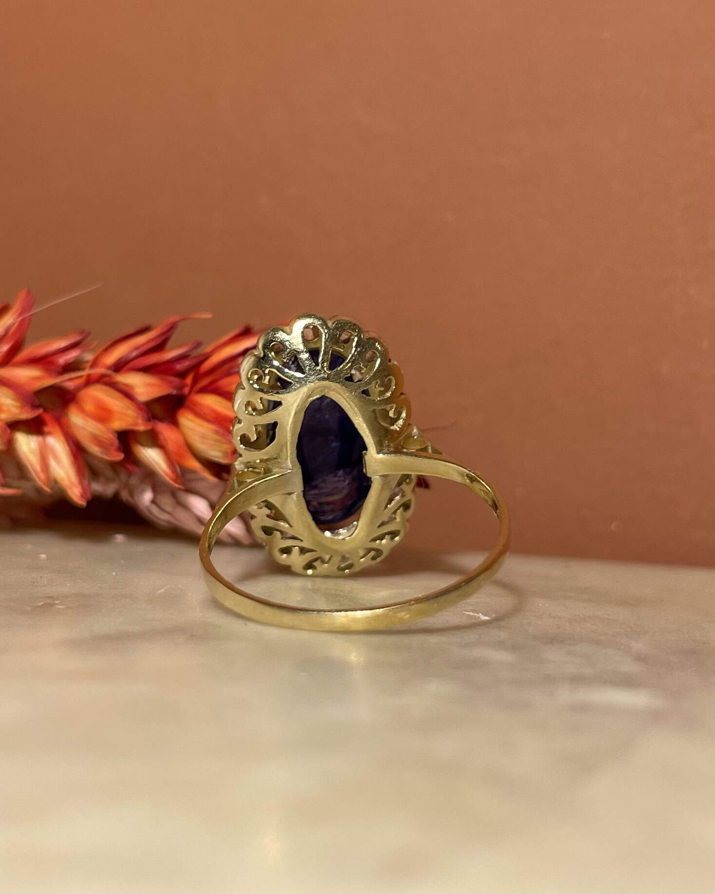 Bague Art - Déco Saphir 8 carats & 21 Diamants "Alina" - Elliade Paris