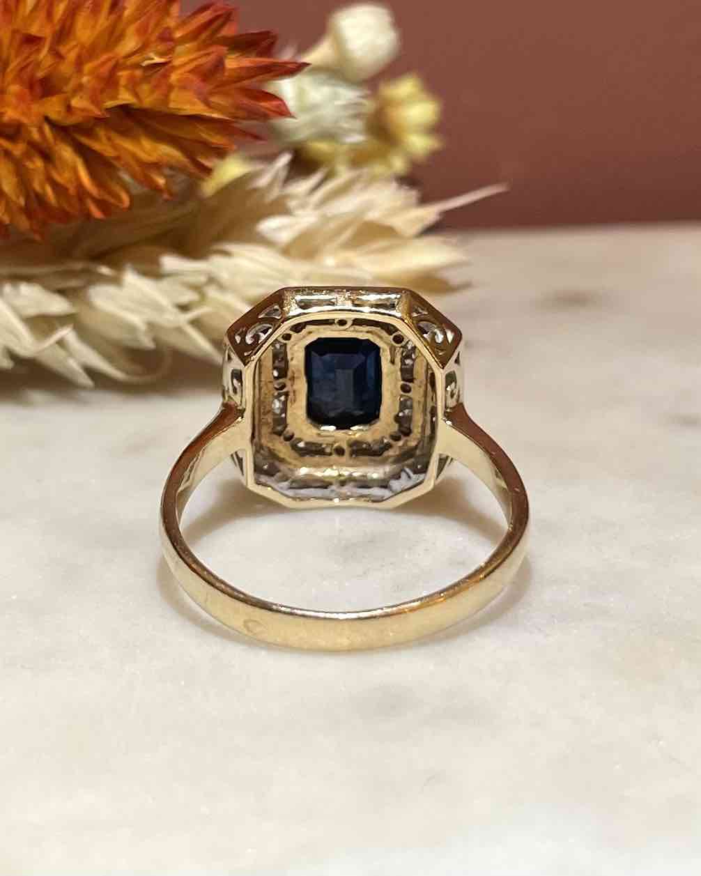 Bague Art - Déco Saphir et 60 Diamants "July" - Elliade Paris