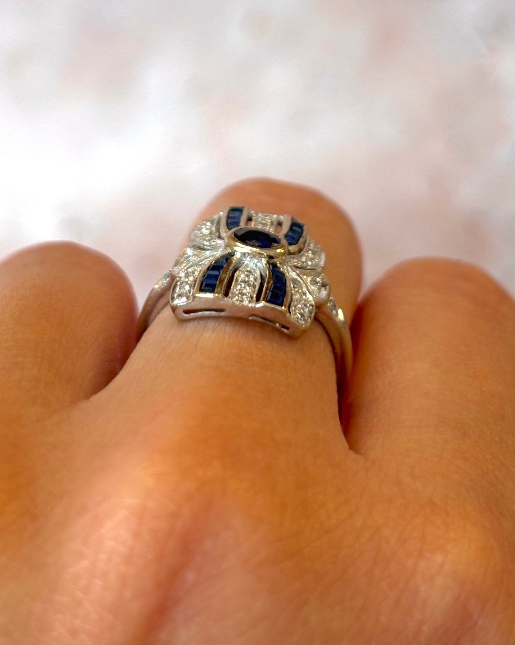 Bague Art-Déco Saphirs 0.86 carat & Diamants 0.20 carat "Marylin" - Elliade Paris