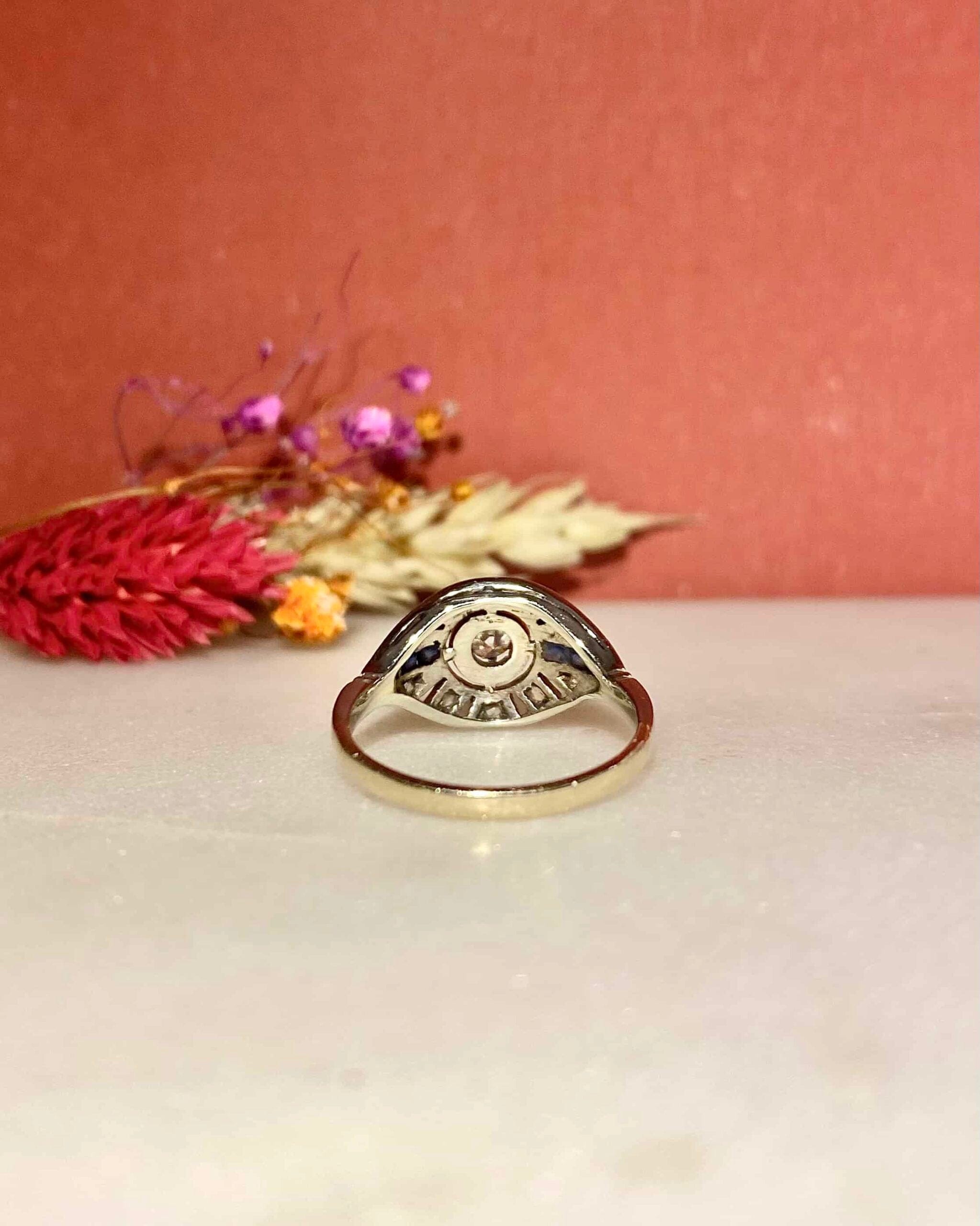 Anillo Art Déco de zafiro y diamantes "Kimy"