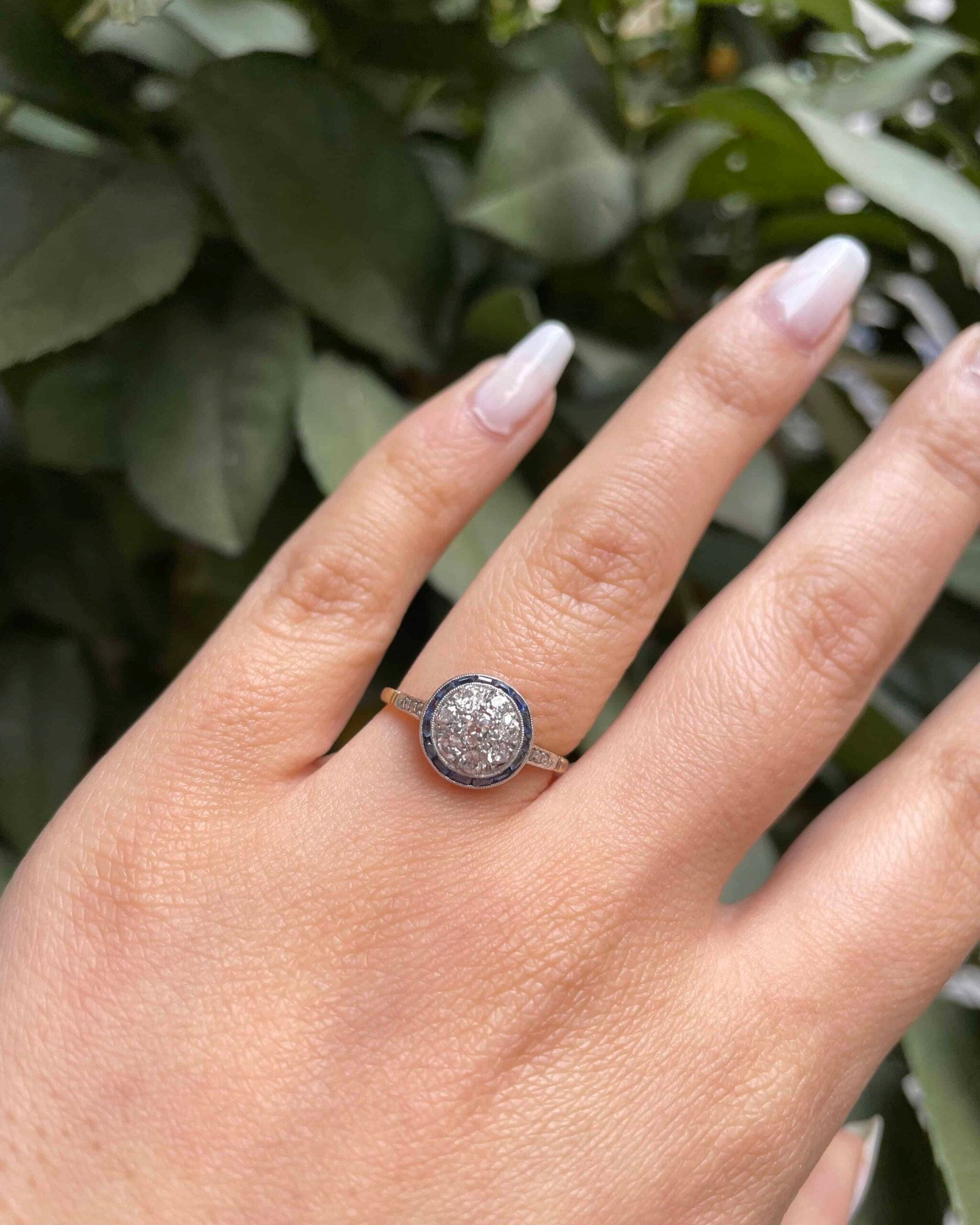 Anillo Art Déco de zafiro y diamantes "Safia"