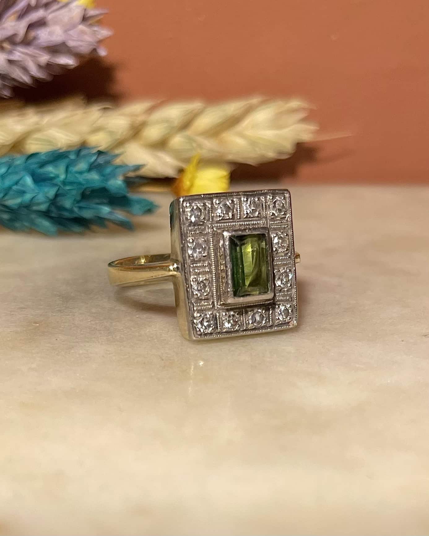 Anillo "Savannah" de turmalina y 12 diamantes estilo art déco