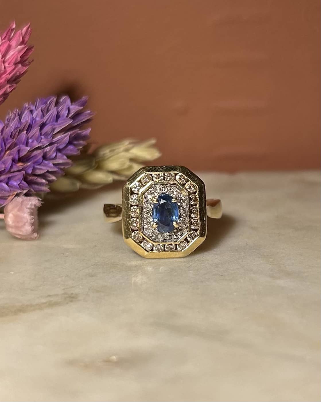 Bague Style Art-Déco Saphir & 30 Diamants "Amity"