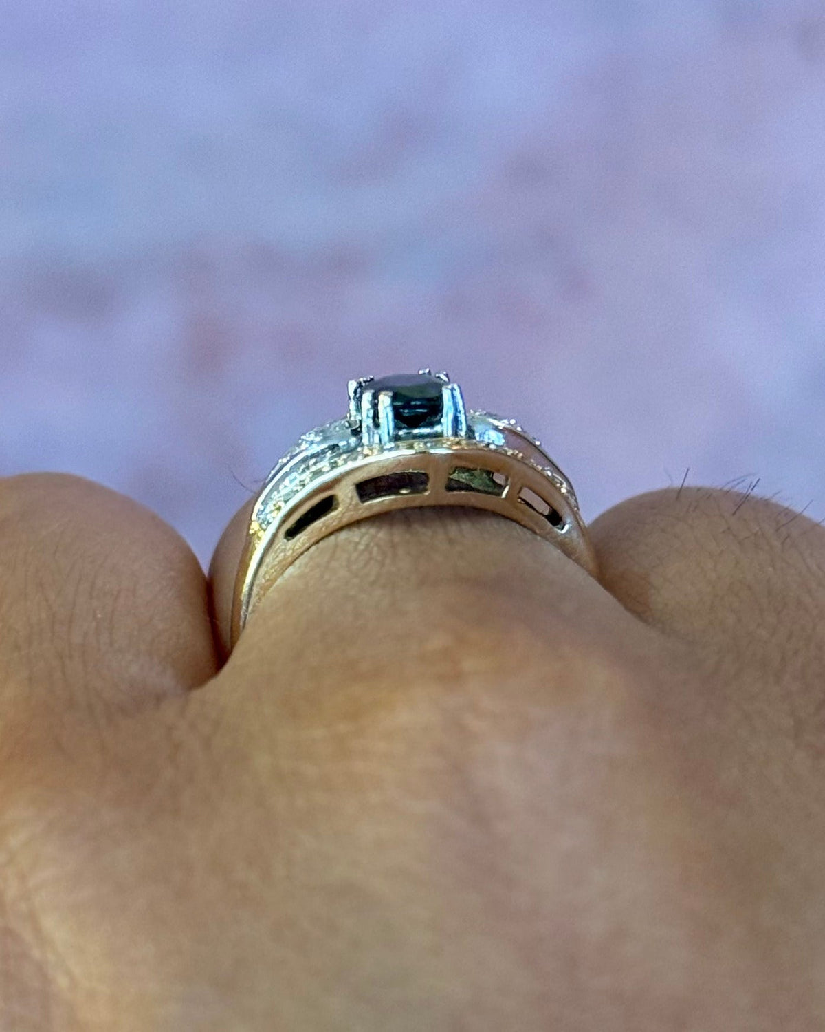 Bague Bandeau Saphir 0.70 carat & Diamants 0.28 carat "Eliane" - Elliade Paris