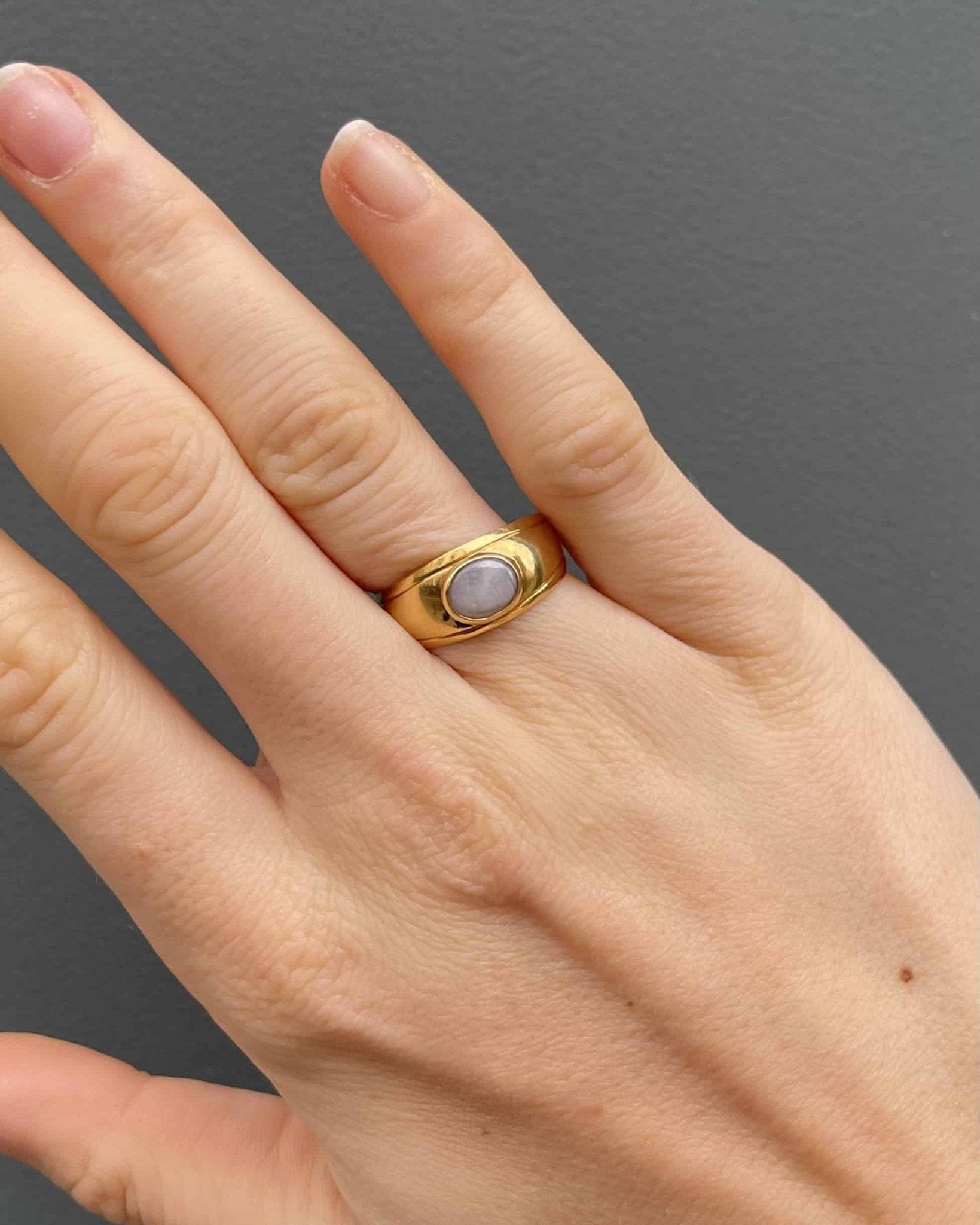 Bague Chevalière Jonc Saphir Étoilé 2.15 carats "Sophie" - Elliade Paris