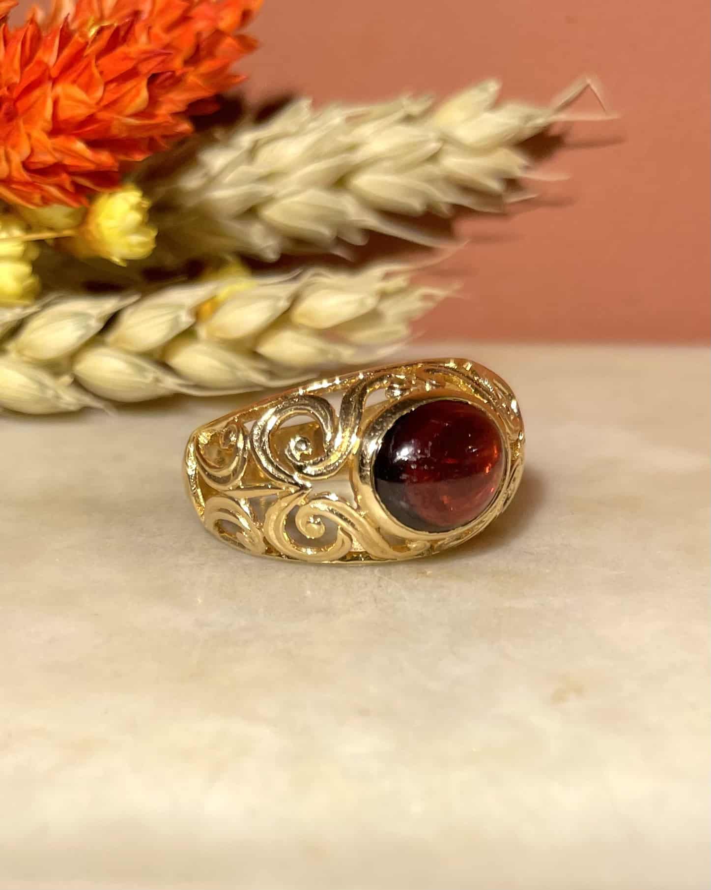 Bague chevalière vintage Grenat Cabochon "Sacha" - Elliade Paris