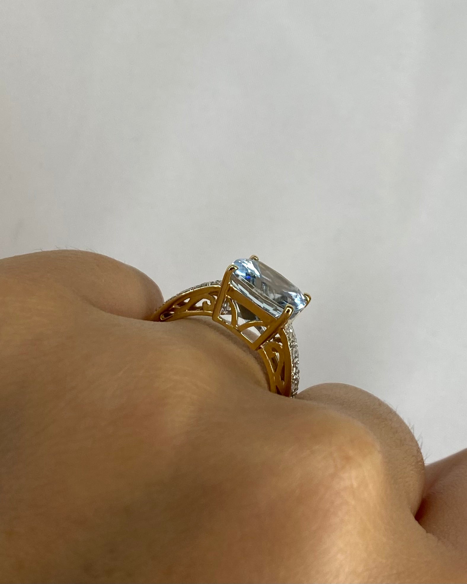 Bague Cocktail Aigue - Marine 4.50 carats & 20 Diamants "Stella" - Elliade Paris