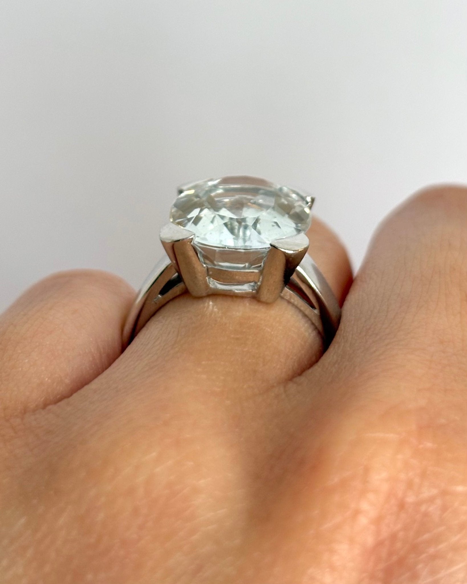 Bague Cocktail Aigue - Marine 8.70 carats & Or Gris 6.74g "Marinette" - Elliade Paris